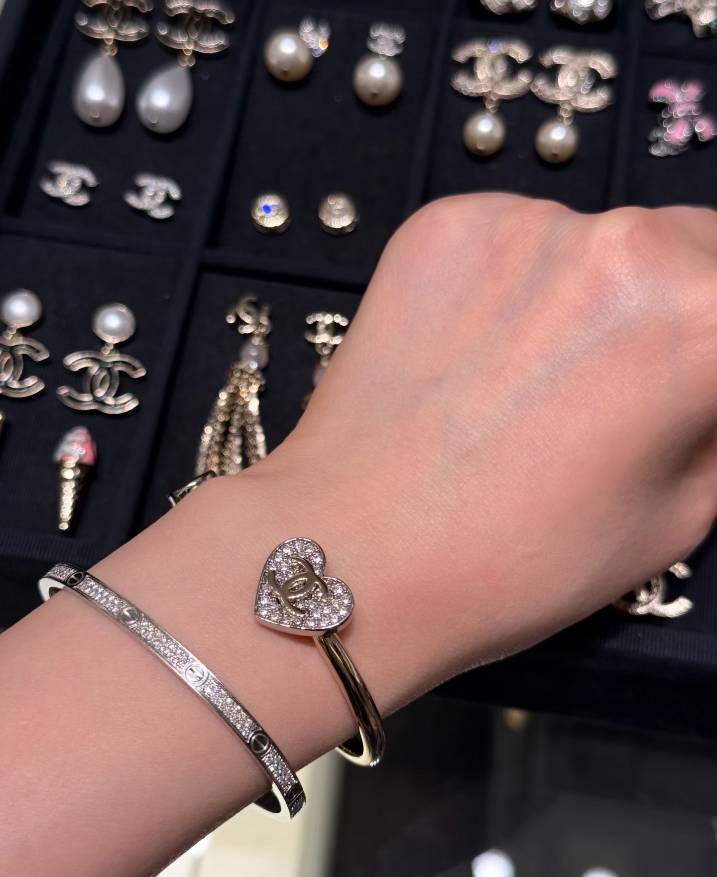 Chanel Chanel 26P满钻桃心 光面开口手镯