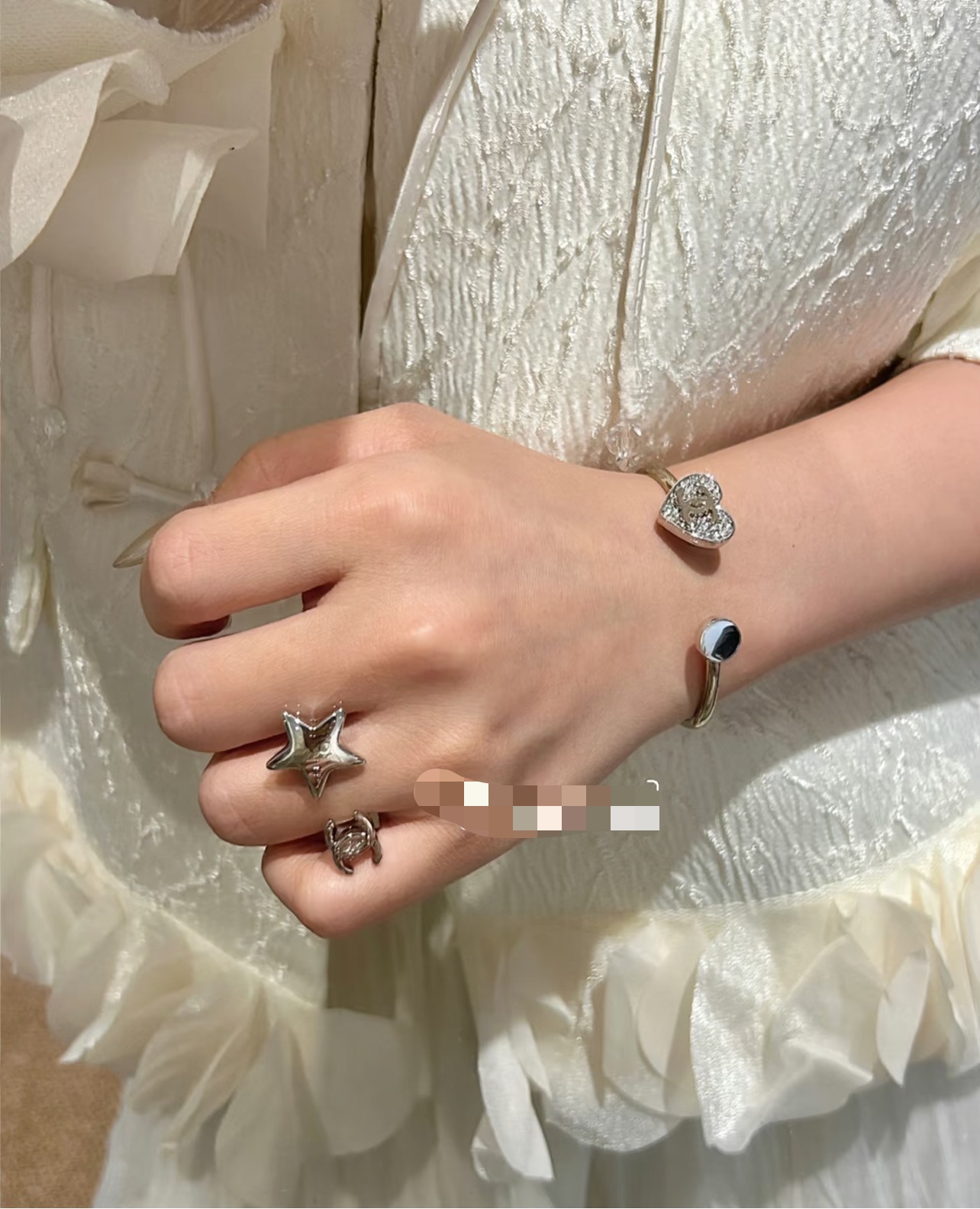 Chanel Chanel 26P满钻桃心 光面开口手镯