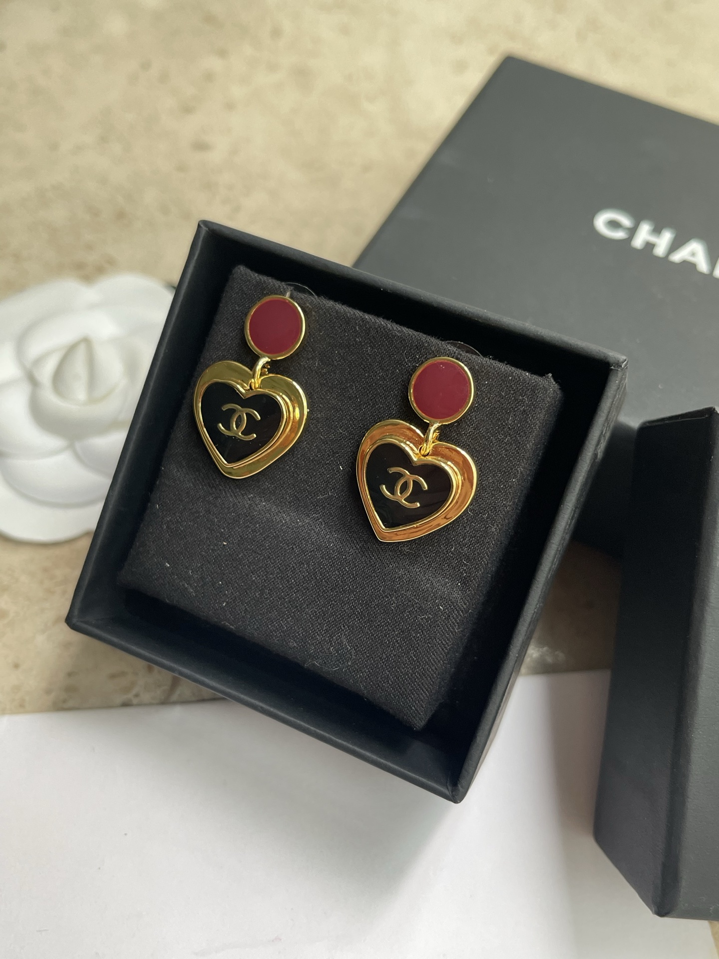 NO:858089,Xiaoxiang 26P new peach heart black gold glossy earrings, Chanel earrings, chanel, earrings19860909小香26P新款 桃心黑金光面耳环,香奈儿耳钉,chanel,earrings,Jewelry