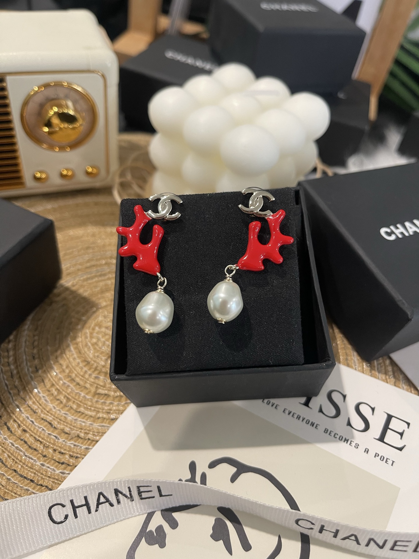NO:857860,Xiaoxiang's new red resin branch shaped pearl pendant earrings red/black, Chanel earrings, chanel19860909小香新款 红色树脂树枝 异形珍珠吊坠耳钉 红色/黑色,香奈儿耳钉,chanel,Jewelry