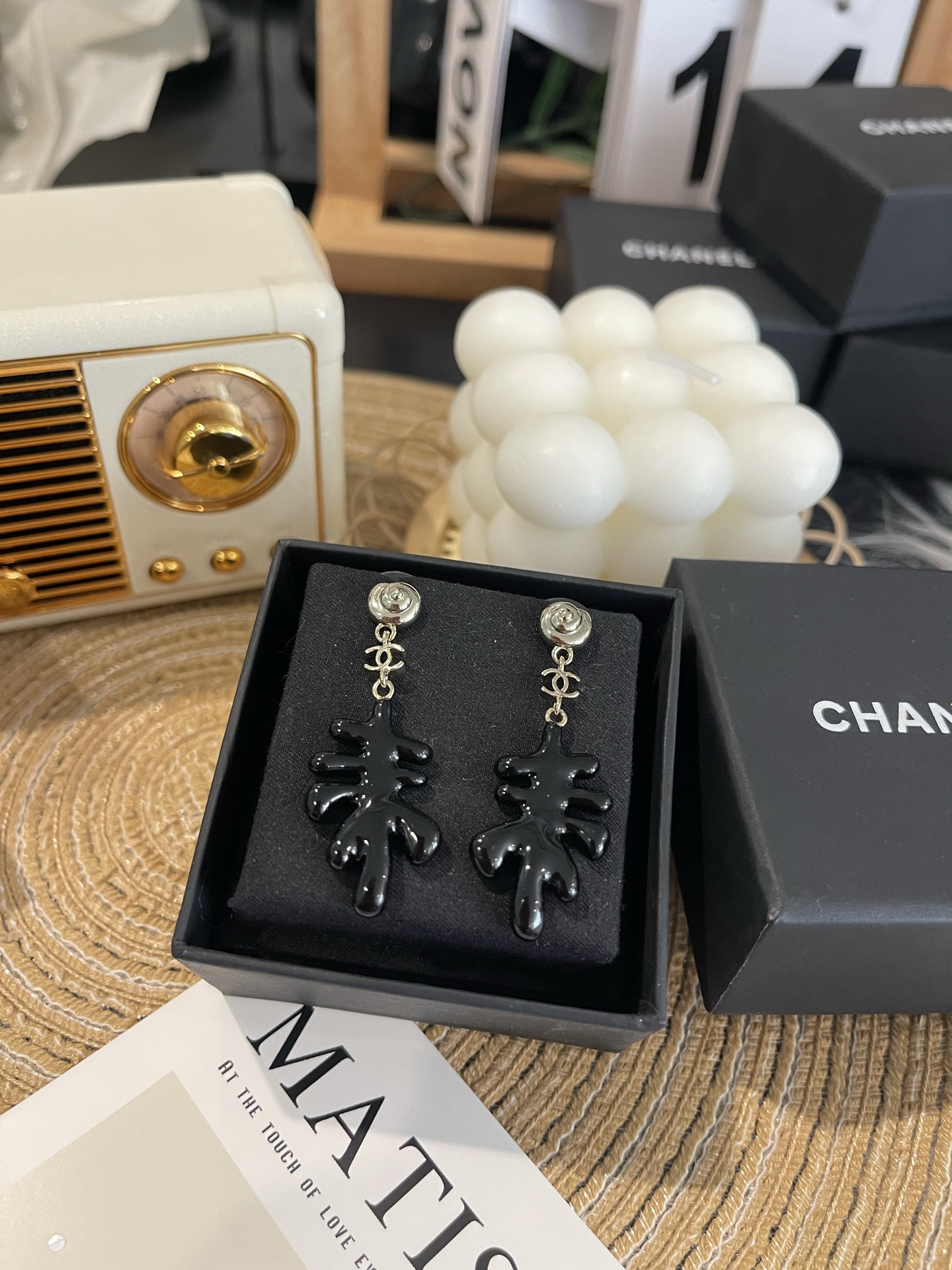 NO:857885,Xiaoxiang's new black maple leaf plant shape resin pendant earrings, Chanel earrings, chanel, earrings19860909小香新款 黑色枫叶植物造型 树脂吊坠耳环,香奈儿耳钉,chanel,earrings,Jewelry