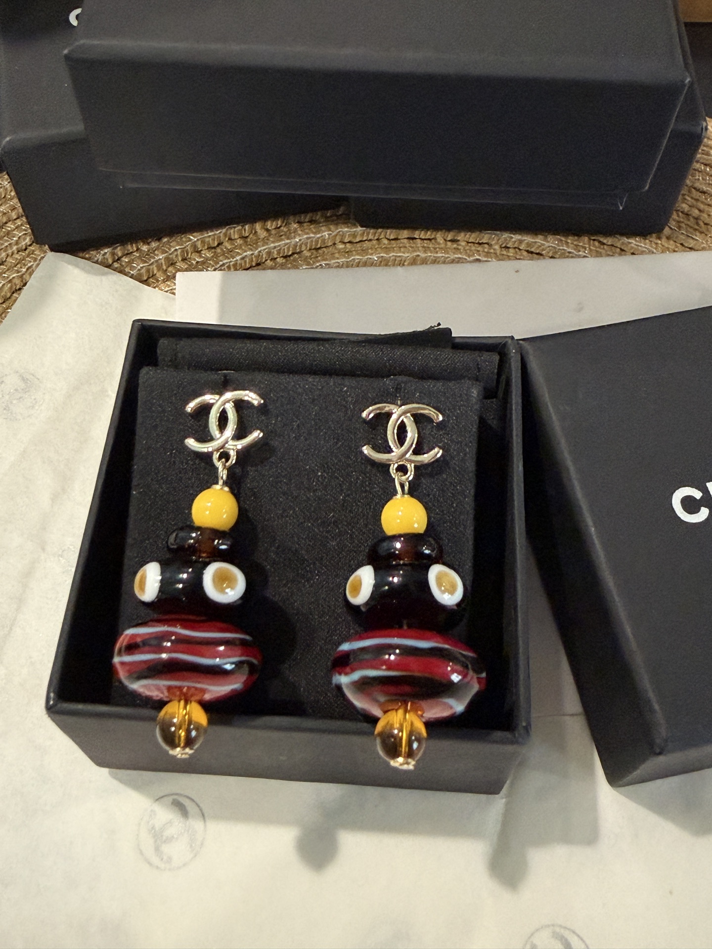 NO:881595,Xiaoxiang's new 26M colored glass retro glossy pendant earrings, Chanel earrings, chanel, earrings19860909小香新款26M彩色琉璃复古光面吊坠耳环,香奈儿耳钉,chanel,earrings,Jewelry
