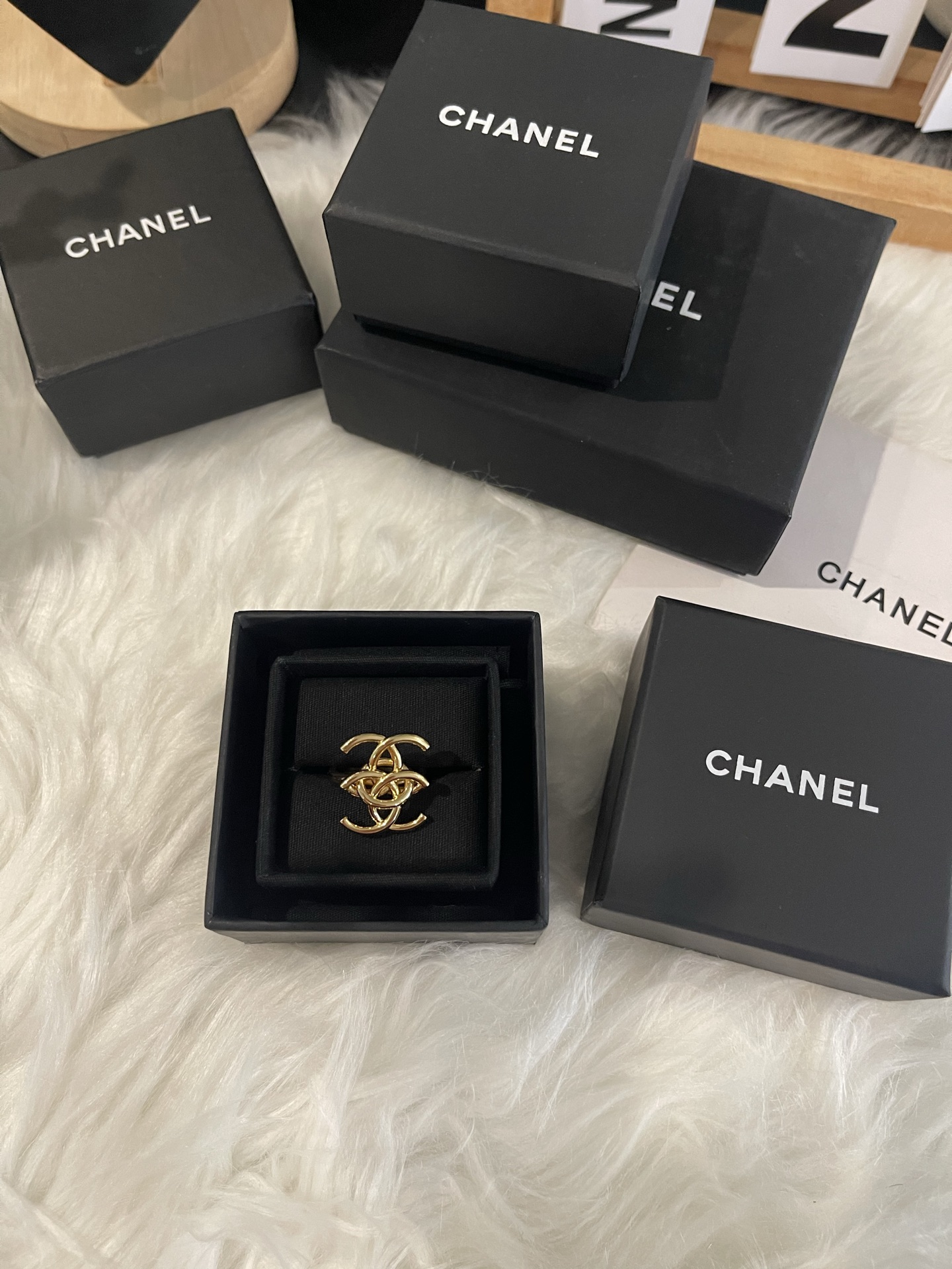 NO:921592,Xiaoxiang's new golden glossy superimposed letter double C ring, Chanel ring, chanel, ring19860909小香新款金色光面叠加字母双C戒指,香奈儿戒指,chanel,ring,Jewelry