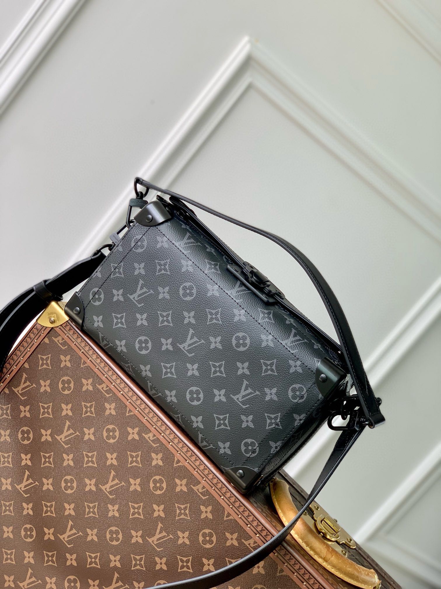 Louis Vuitton Taschen Handtaschen Umhängetaschen  & Schultertaschen Alle Stahl Monogram Eclipse Leinwand Rindsleder Gewebe M11744