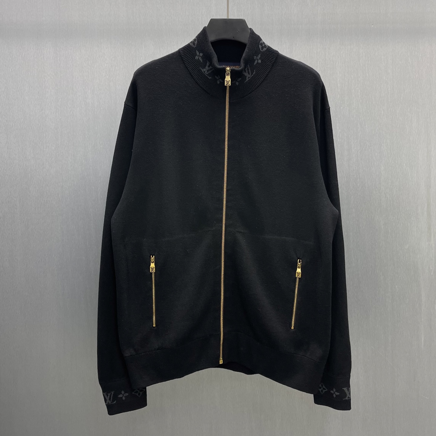 P380 🧧Chaqueta de punto con cremallera de lana de oveja Lu Talla: S-XL Esta chaqueta tipo túnica de lana de oveja está…