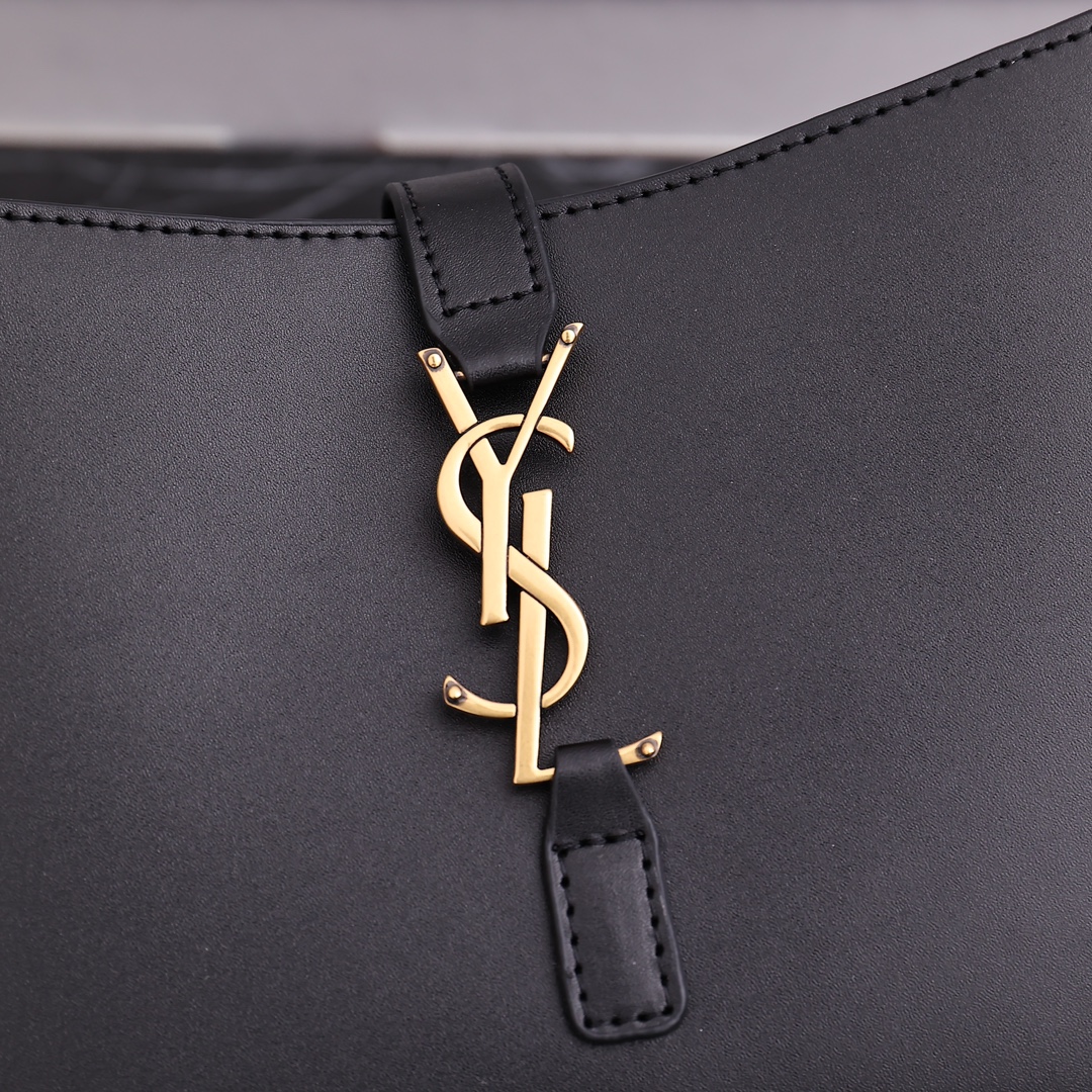 YSL Black 23x16x6.5cm shoulder everyday