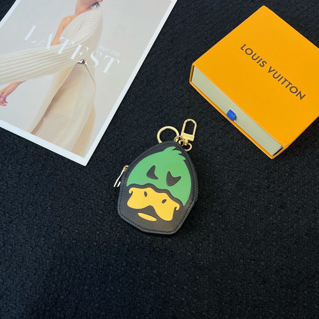 Louis Vuitton Bag Charm & Key Holder: Bear / Cartoon / Crab / Wood-Grain - Comprehensive 9
