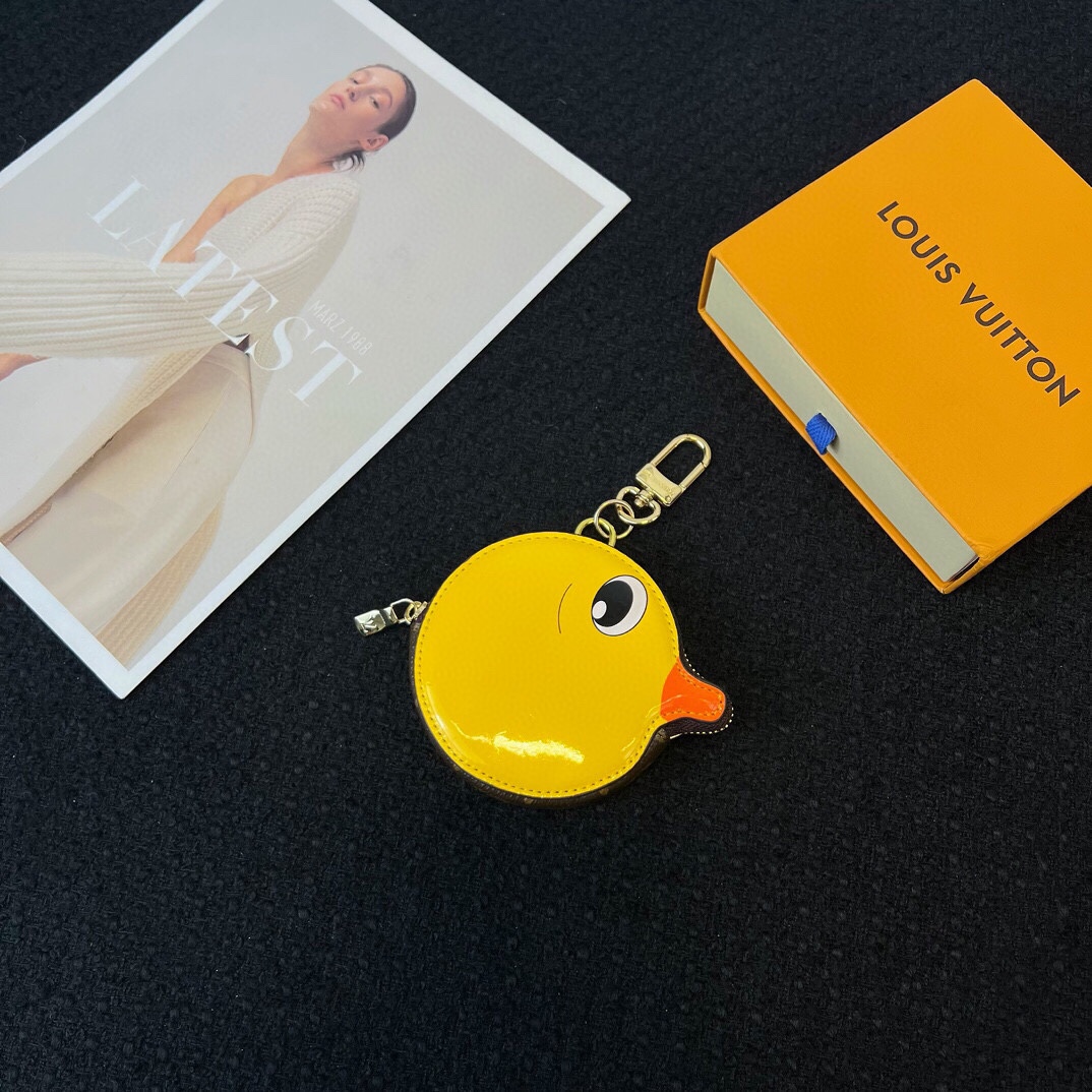 Louis Vuitton Bag Charm & Key Holder: Bear / Cartoon / Crab / Wood-Grain - Comprehensive 8