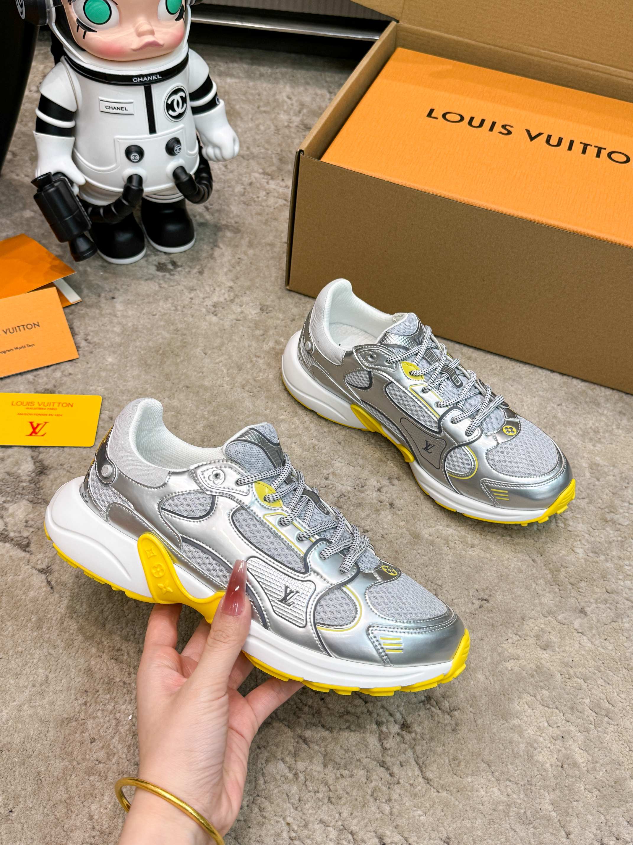 Louis Vuitton Olympia Silver Sneakers Couple Style Mesh Athletic Shoes 5 a1743359308252 5333