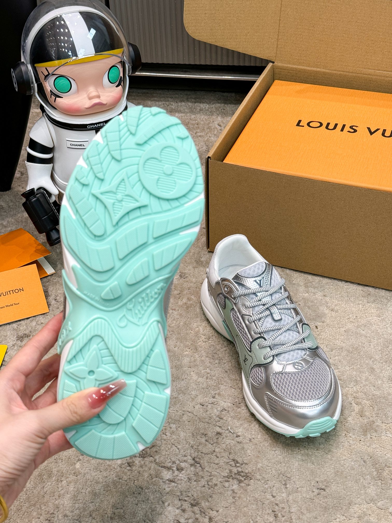 Louis Vuitton Olympia Silver Sneakers, Couple Style, Breathable Mesh Fabric 4 a1743359377164 4703