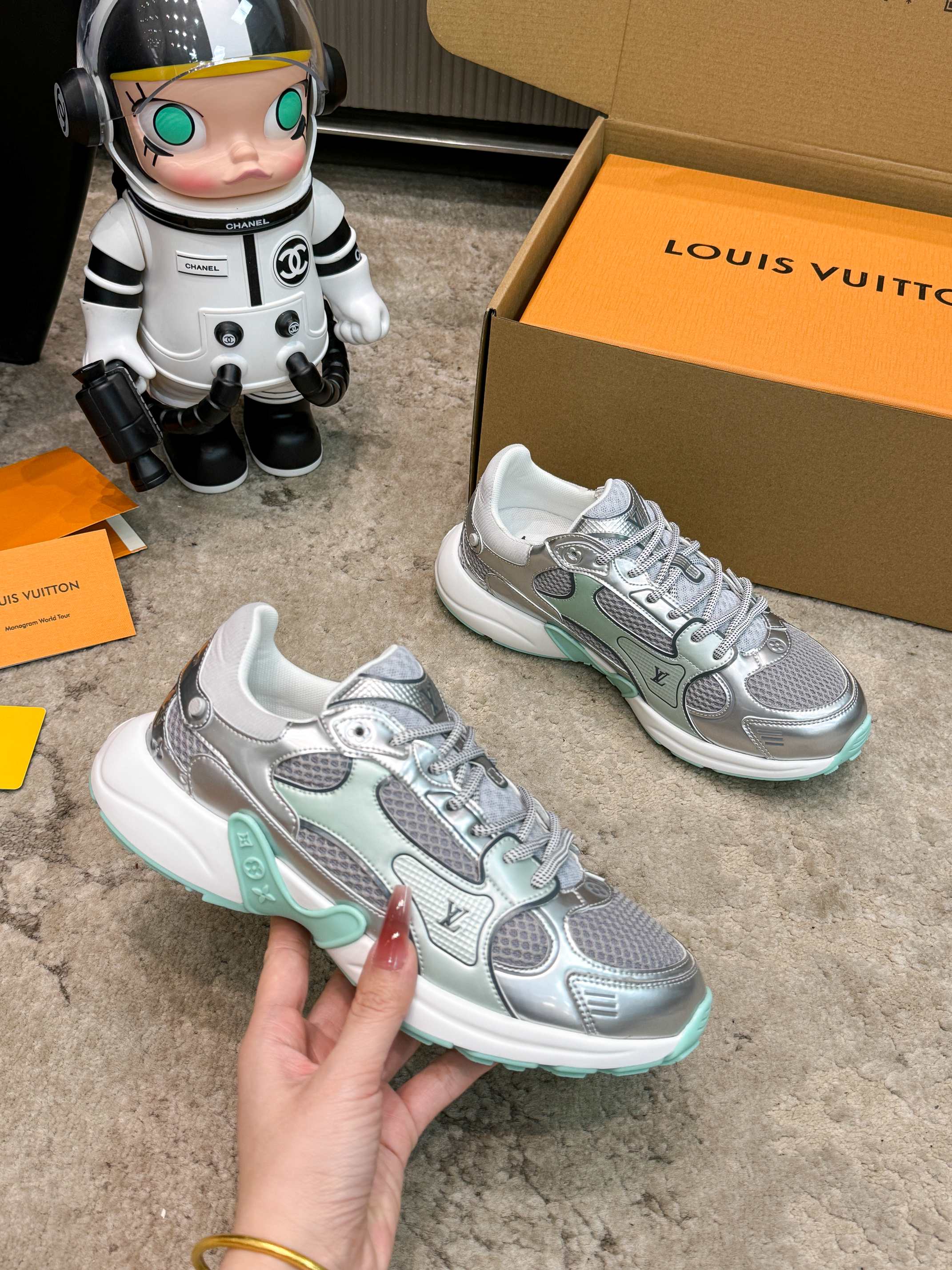 Louis Vuitton Olympia Silver Sneakers, Couple Style, Breathable Mesh Fabric 3 a1743359378113 5608