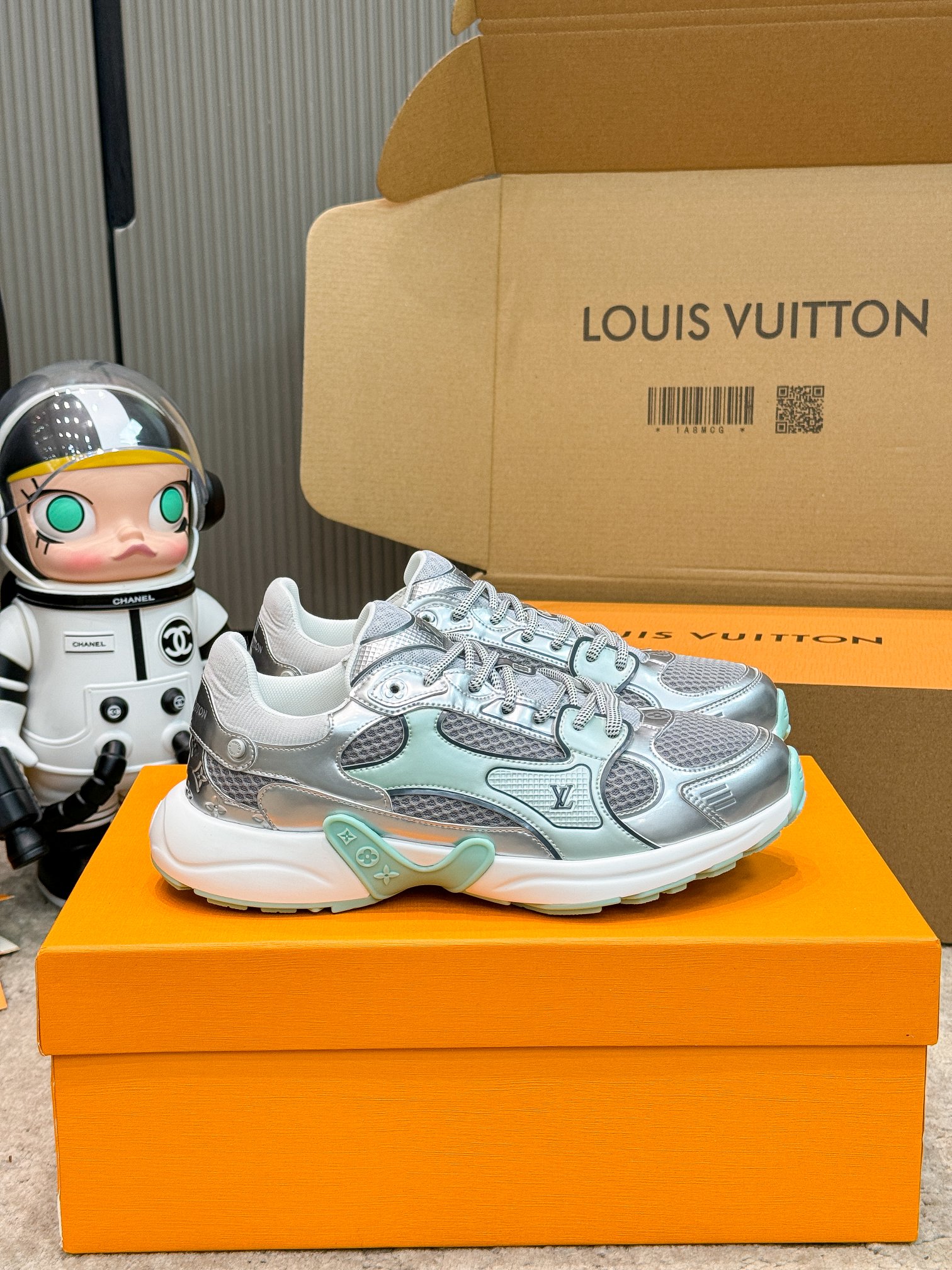 Louis Vuitton Olympia Silver Sneakers, Couple Style, Breathable Mesh Fabric 8 a1743359378995 8010