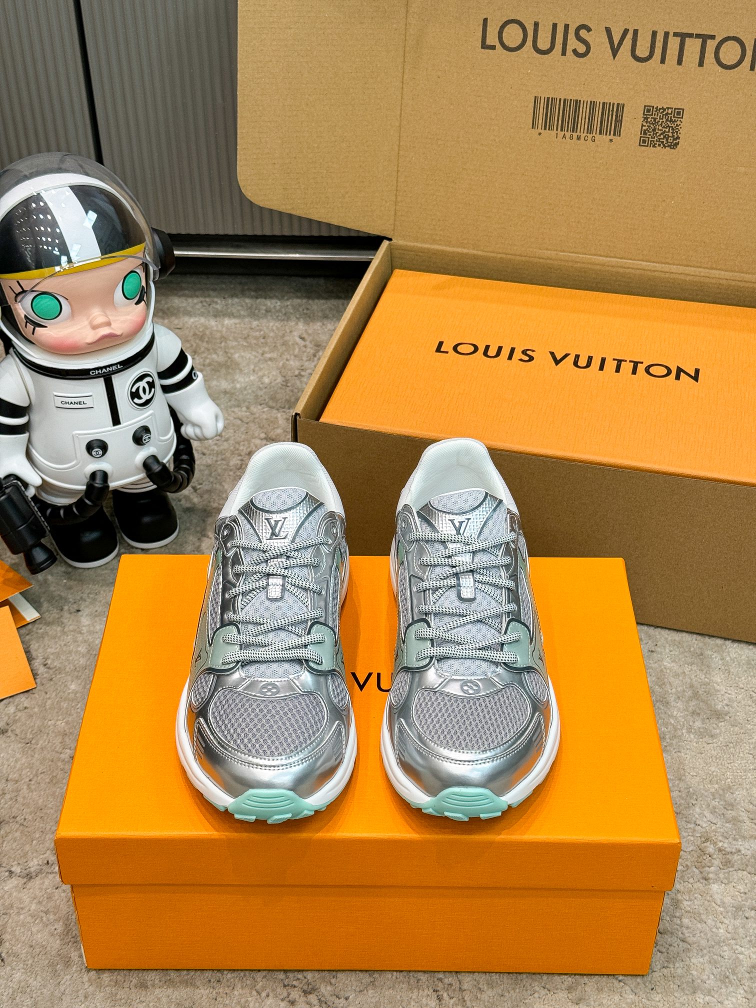 Louis Vuitton Olympia Silver Sneakers, Couple Style, Breathable Mesh Fabric 9 a1743359379026 7116