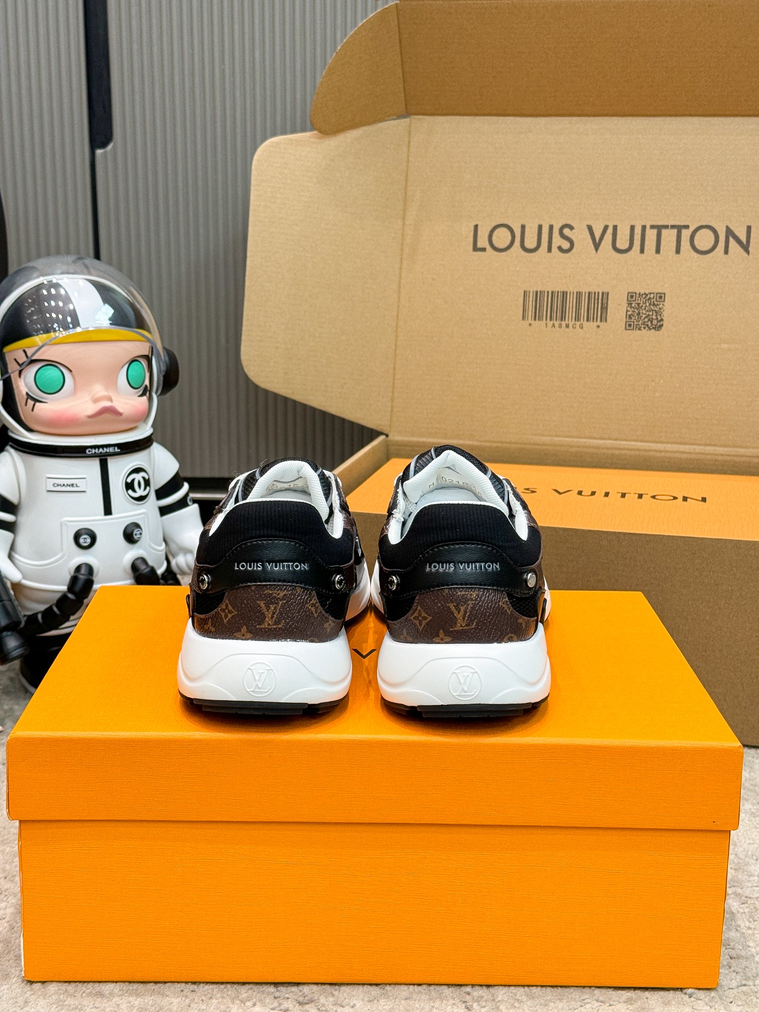 Louis Vuitton Olympia Sneaker: Couple's Style, Comfortable & Fashionable 4 a1743359393291 7167