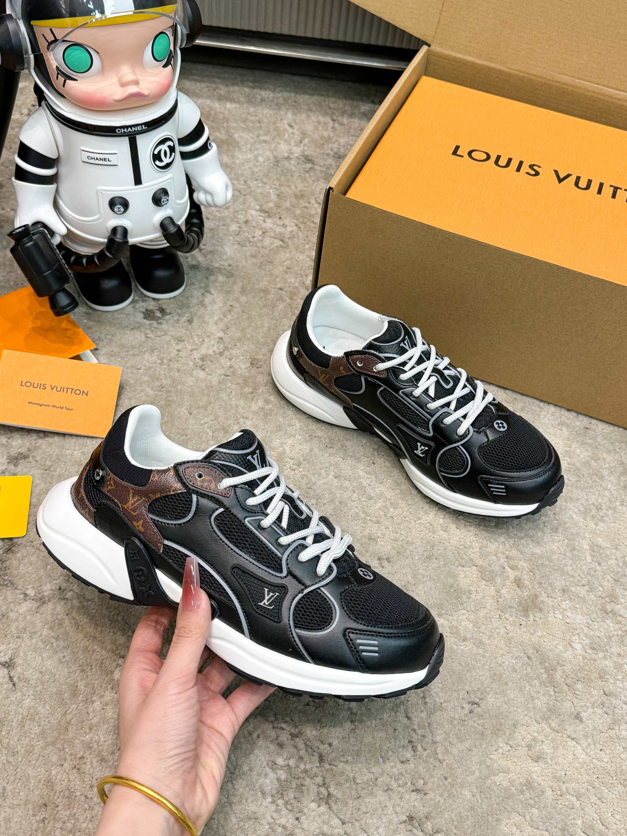 Louis Vuitton Olympia Sneaker: Couple's Style, Comfortable & Fashionable 5 a1743359394355 4787