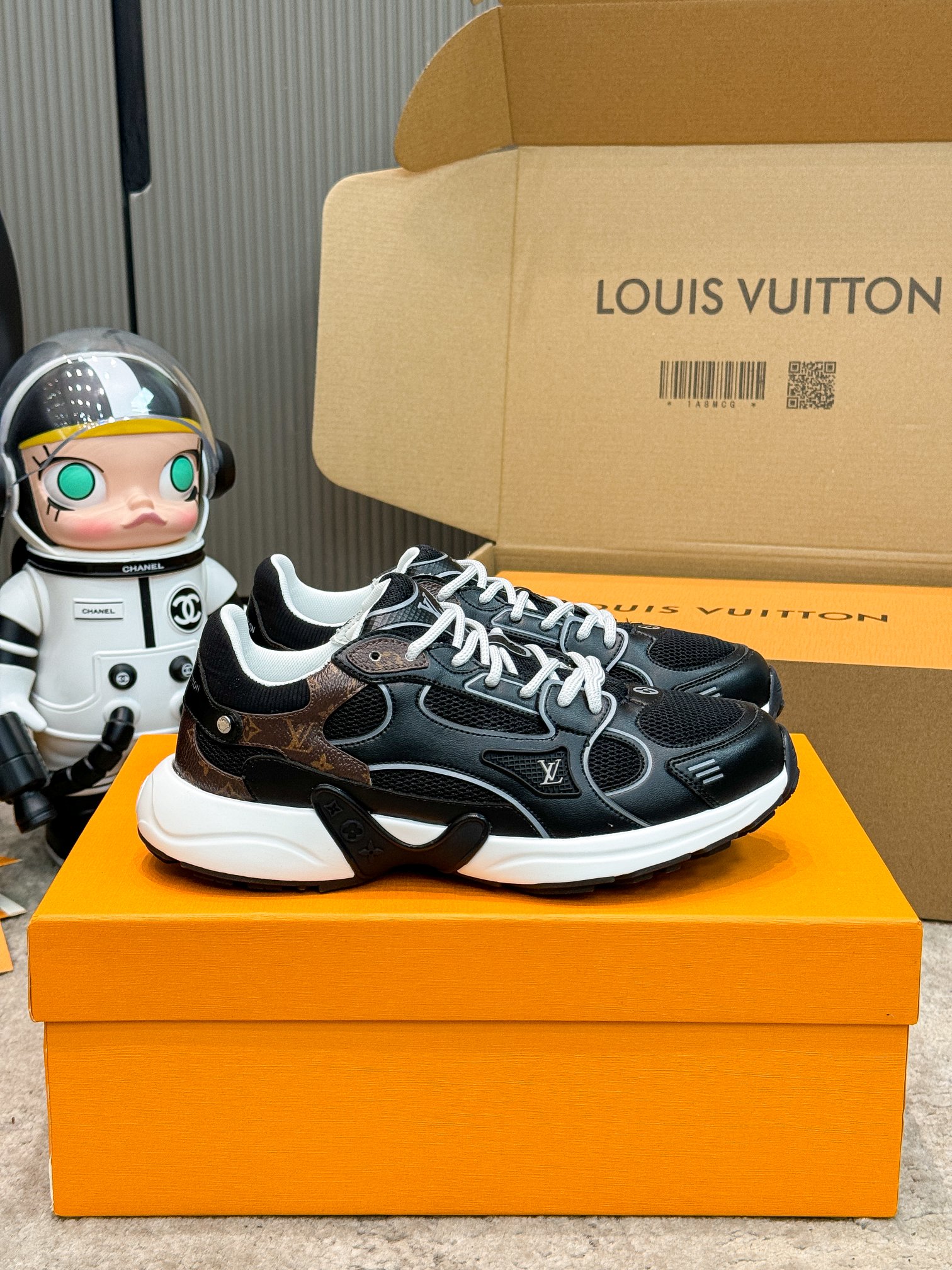 Louis Vuitton Olympia Sneaker: Couple's Style, Comfortable & Fashionable 10 a1743359395236 8402