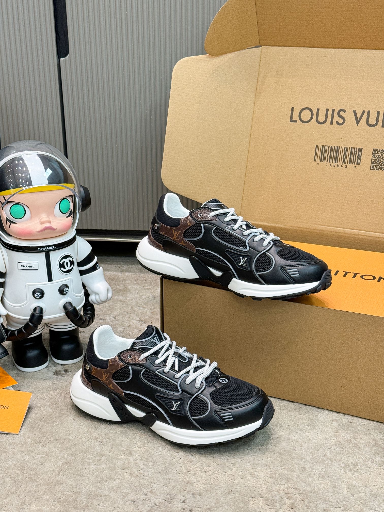 Louis Vuitton Olympia Sneaker: Couple's Style, Comfortable & Fashionable 9 a1743359395264 0812