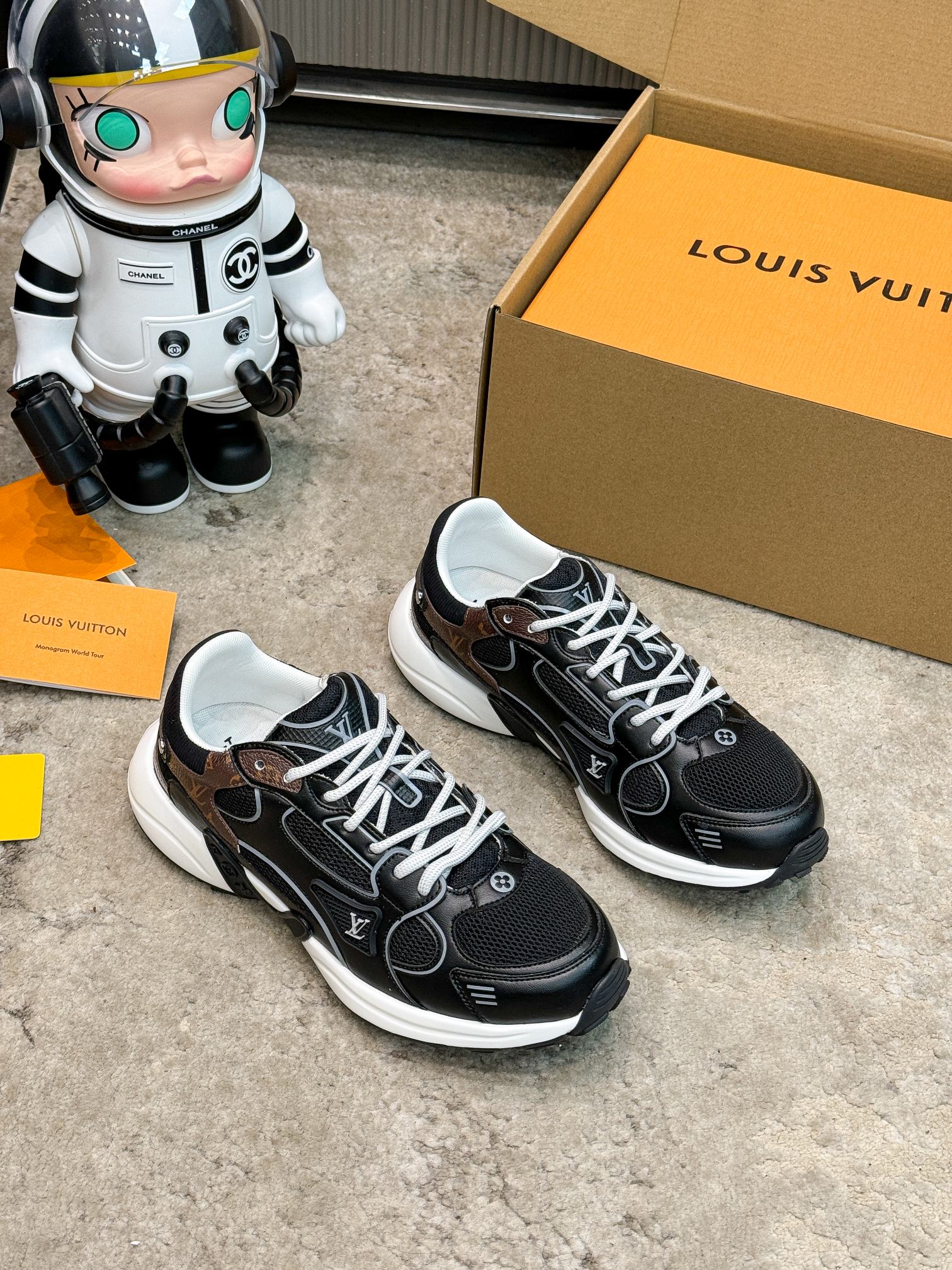Louis Vuitton Olympia Sneaker: Couple's Style, Comfortable & Fashionable 8 a1743359395362 0647
