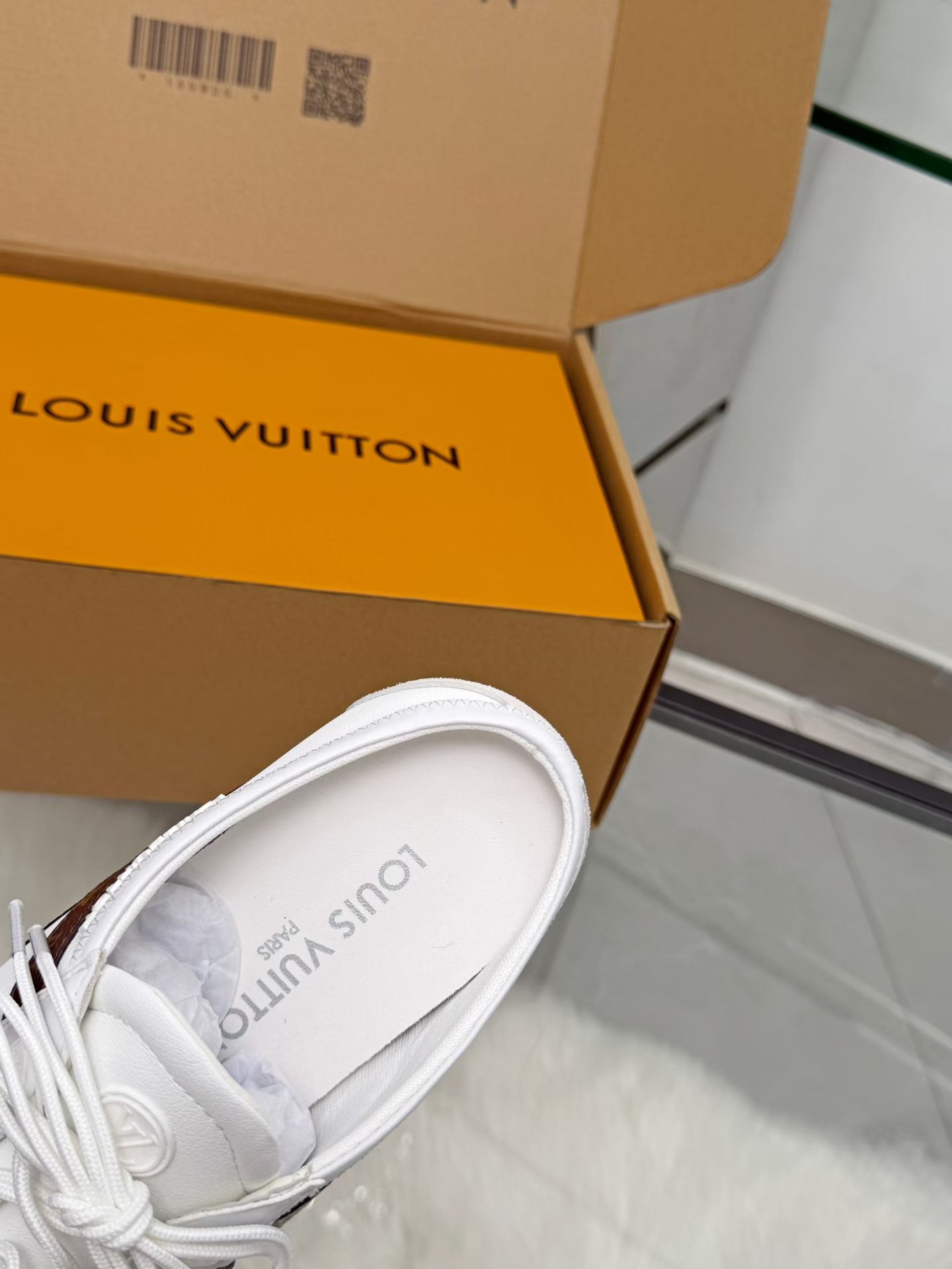 NO:887341,Real-price top version for couples LV Louis Vuitton L Family Donkey Brand Latest Sneakerina Series Couples Ballet Sneakers Moral Shoes Casual Flat Shoes Sneakers Original purchase, development and production This LV Sneakerina ballet style sneakers are made of silky suede cow leather to create smooth lines, with the light structure of ballet shoes and the comfortable texture of sneakers. The LV logo on the side and the Monogram canvas back strap are rich in details, Sacchetto  Craftsmanship and TPU outsole upgrade for a soft wearing experience. Exquisite packaging at the delivery counter. Fabric: Original customized imported first-layer cowhide. Original customized breathable mesh lining. Original molded injection TPU material for the sole. Sole thickness 1.5CM. Size: women's 35-41, louis vuitton, louis vuitton, louis vuitton, louis vuitton, flats, sneakers, cowhide.19860909实价顶级版本情侣款 LV路易威登 L家 驴牌 最新Sneakerina系列 情侣款 芭蕾运动鞋 德训鞋 休闲 平底鞋 球鞋 原版购入开发 做货 这款LV Sneakerina 芭蕾风运动鞋以丝滑绒面牛皮革塑造流畅线条,兼具芭蕾舞鞋的轻盈构型和运动鞋的舒适质感.侧面 LV 标识和 Monogram 帆布后袢带丰富细节,Sacchetto 工艺和 TPU 外底升级轻柔穿着体验 配送专柜精美包装 面料:原版定制进口头层牛皮 内里原版定制透气网里 鞋底原版开模注塑TPU材质 底厚1.5CM Size:女款35-41,,louis vuitton,louis vuitton,louis vuitton,louis vuitton,flats,sneakers,cowhide,Men's shoes