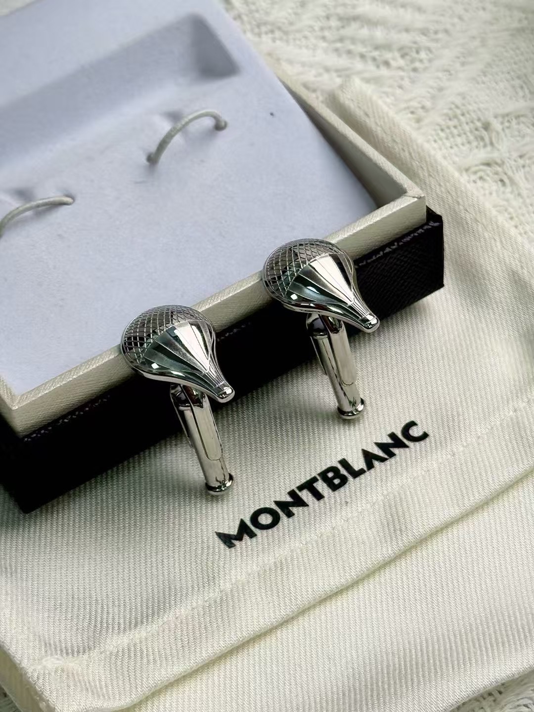 Montblanc Cufflinks, Around the World in 80 Days Hot Air Balloon Design 2 i1751115216448 4157 0 0