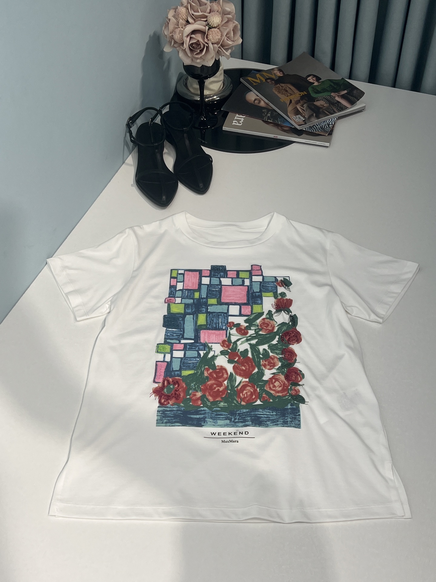 NO:330539,Original single ruthless women's clothing, packaged with 25 spring and summer YB purchase, customized high-end version #Wang Yuwen same dopamine color printed embroidered T-shirt!  #T-shirts are always standard colors and embellishments for summer. Artist limited style. Haute couture workshop embroidery with colorful geometric graphics. Simple and high-end custom soft and comfortable cotton fabric. Threaded neckline. Micro loose fit. Matched with the same series of printed skirts. Showing laziness and flexibility. Refreshing and not dull. #Dopamine aesthetics | Wear art on your body. SMLXL.,,skirts,tees,t-shirt,alexander wang19860909原单狠货女装 配包装25春夏YB购入,定制高版本#王玉雯同款 多巴胺彩色印花刺绣t恤！#T恤是永远的标配色彩是夏天的点缀 艺术家限定款 高定工坊刺绣搭配彩色几何图形印花 简约高级 定制柔软舒适全棉面料 螺纹领口 微宽松版型 搭配同系列印花半裙 尽显慵懒率性 清爽不沉闷#多巴胺美学｜将艺术穿在身上 . 码数SMLXL.,,skirts,tees，t-shirt,alexander wang,Women's clothing