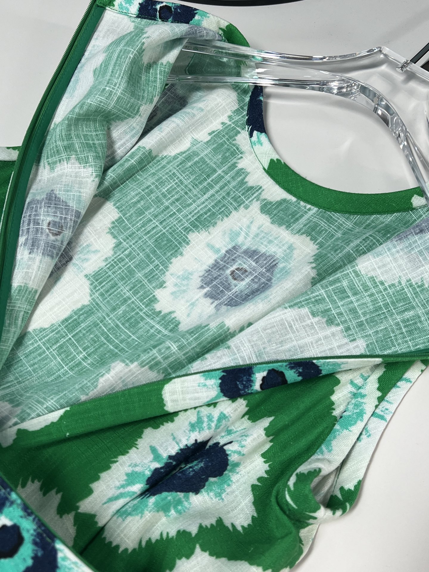 P782 Scavenger Dress: Summer Dream with Fresh Green and Floral Details - 图片 8