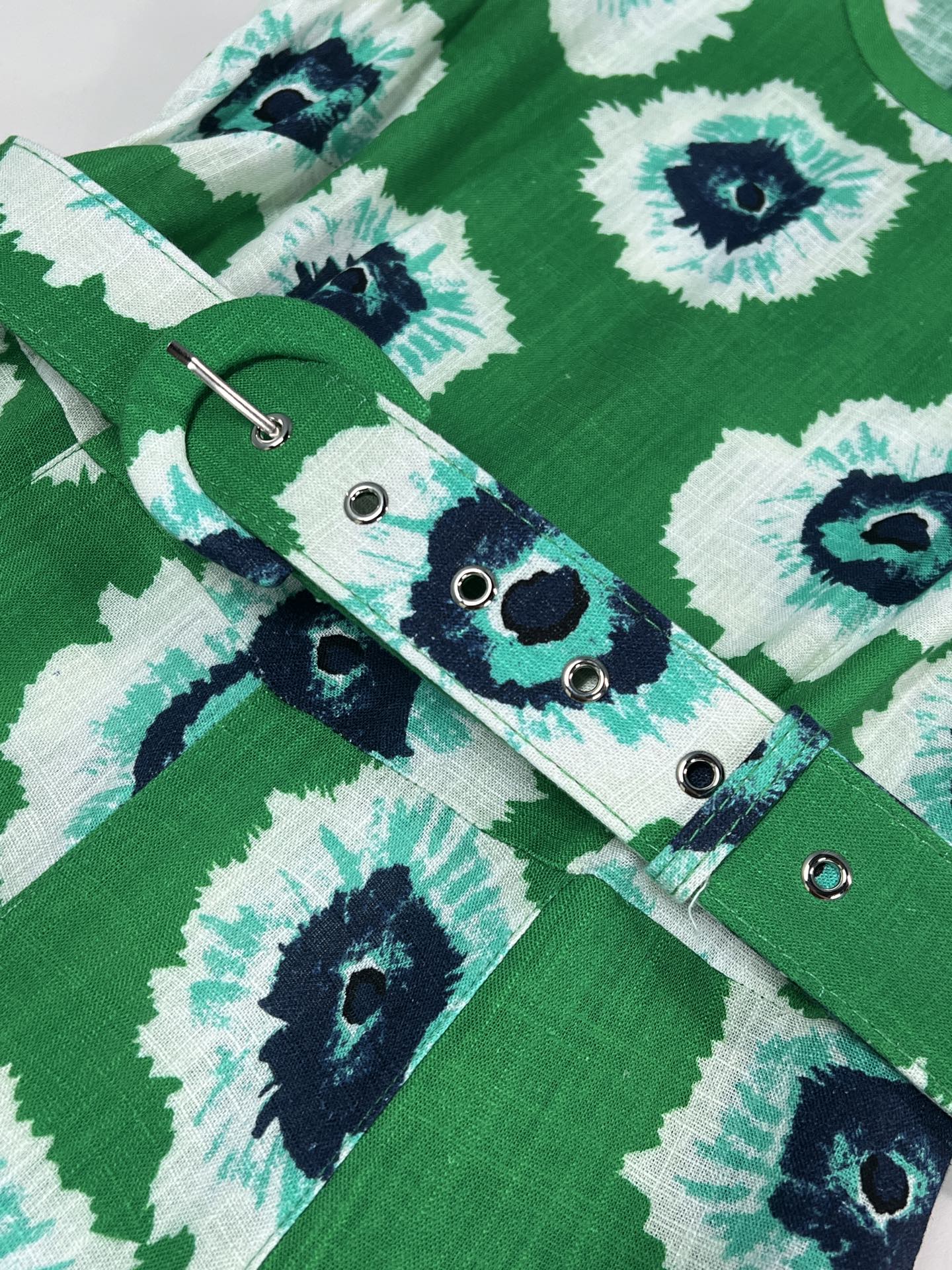 P782 Scavenger Dress: Summer Dream with Fresh Green and Floral Details - 图片 5