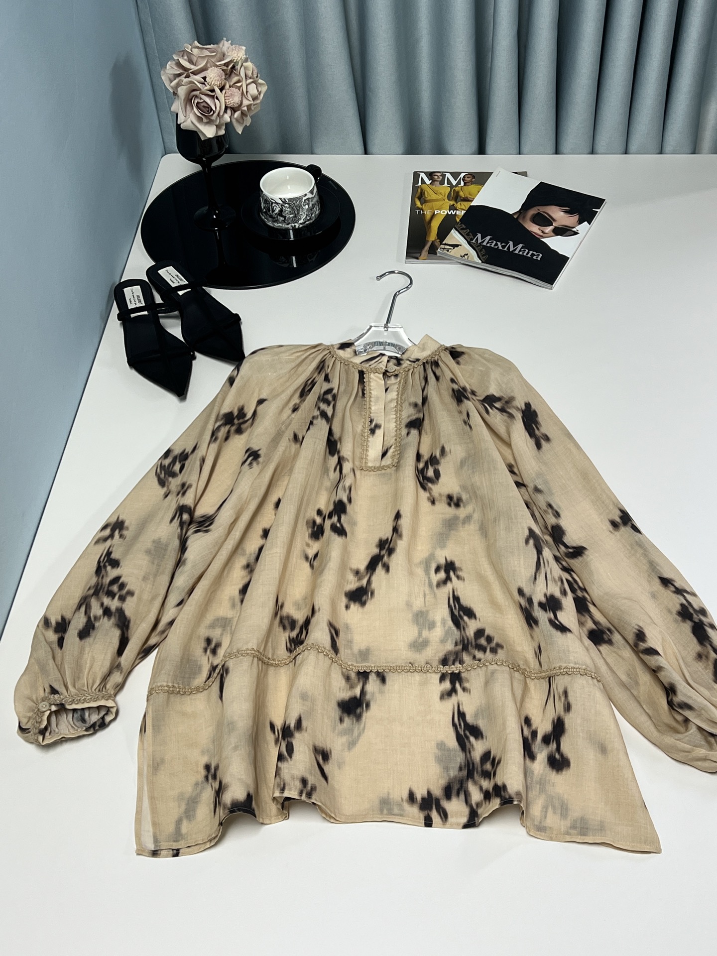 Fashionable One-Size-Fits-All Woman’s Clothing with Unique Design Elements