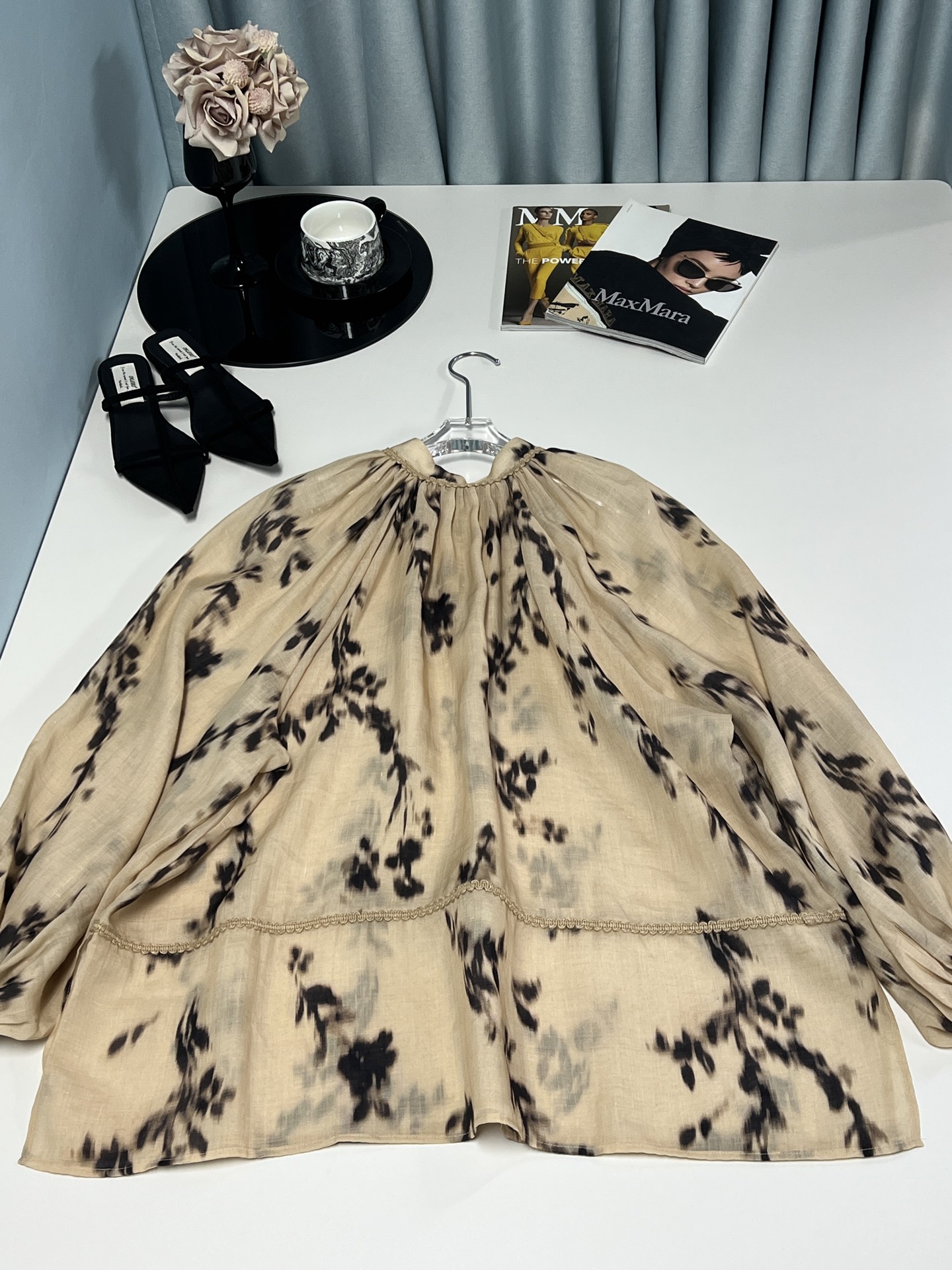 Fashionable One-Size-Fits-All Woman’s Clothing with Unique Design Elements - 图片 7