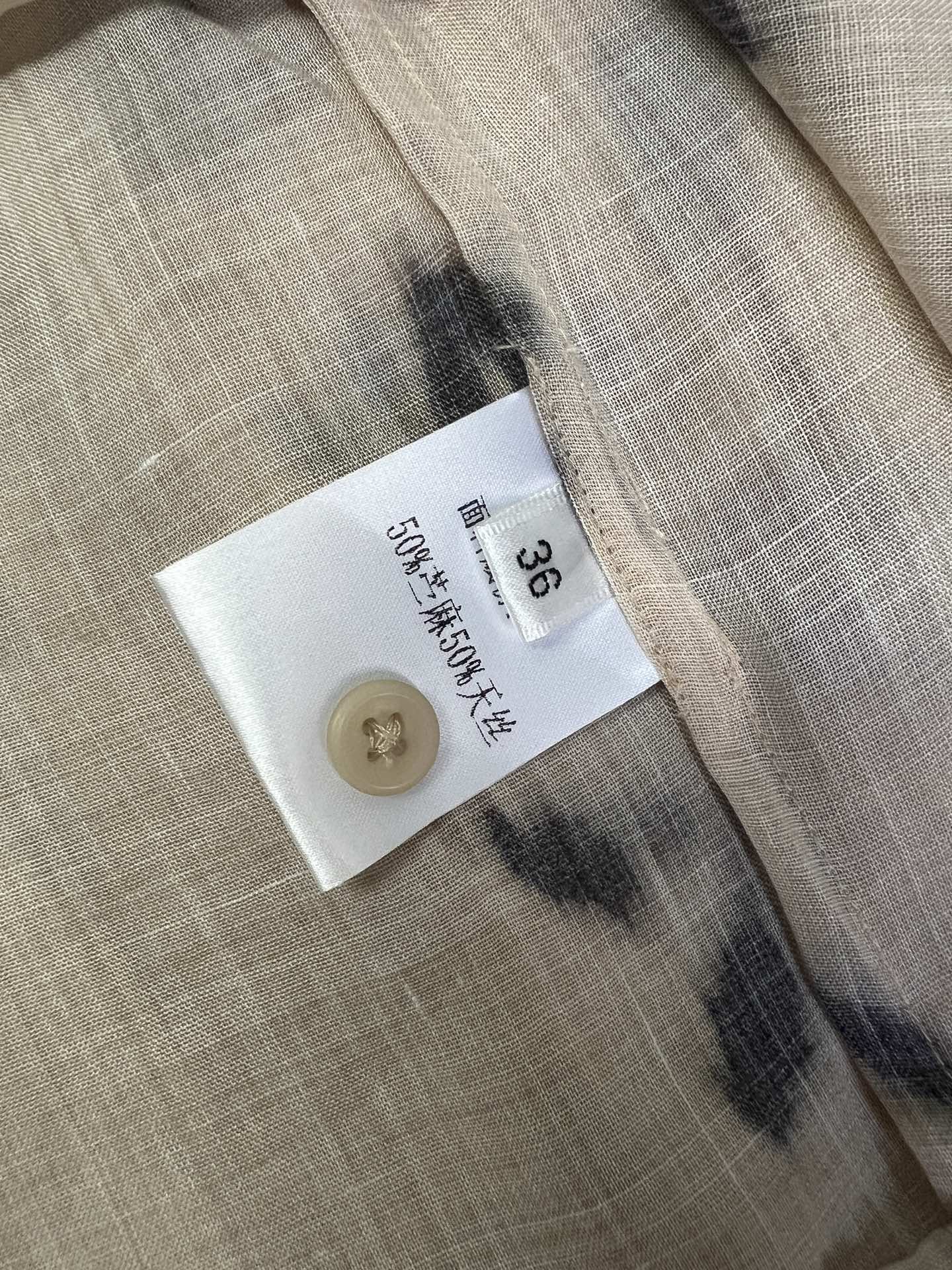 Fashionable One-Size-Fits-All Woman’s Clothing with Unique Design Elements - 图片 9