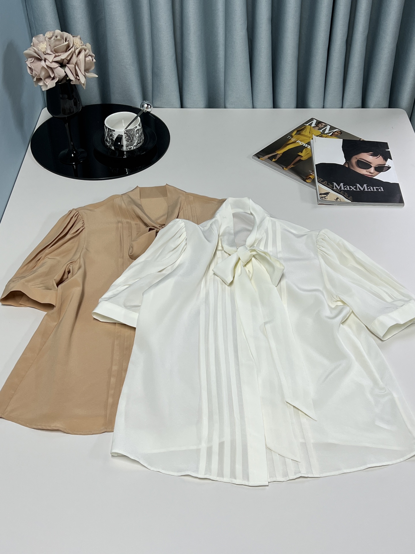 “Silk Scooter Suit: Timeless Elegance with Romantic Details and Comfort” - 图片 1