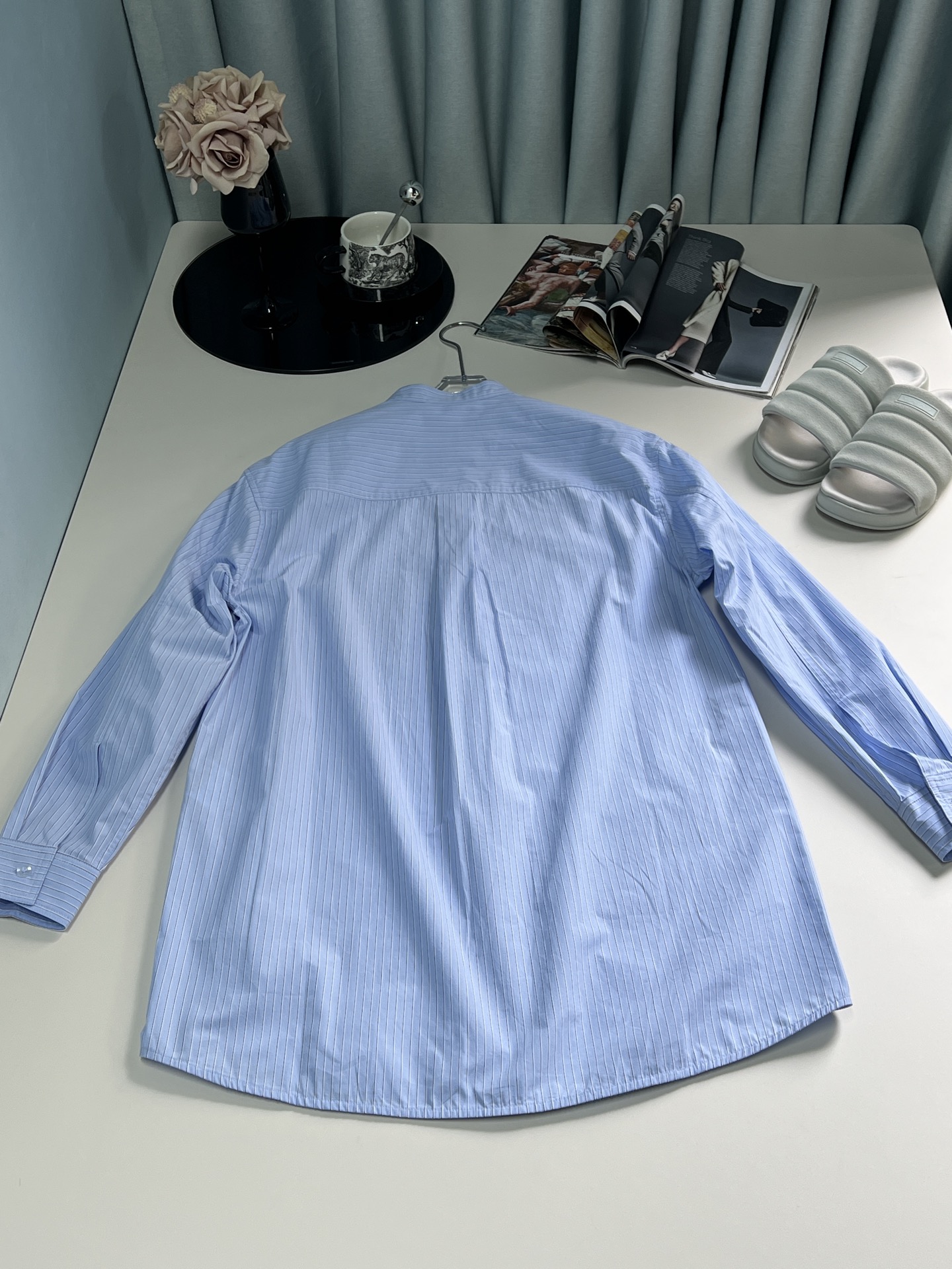 1990s Skinny Shirt with Fine Embroidery and Small Collar in Light Blue Stripes - 图片 8