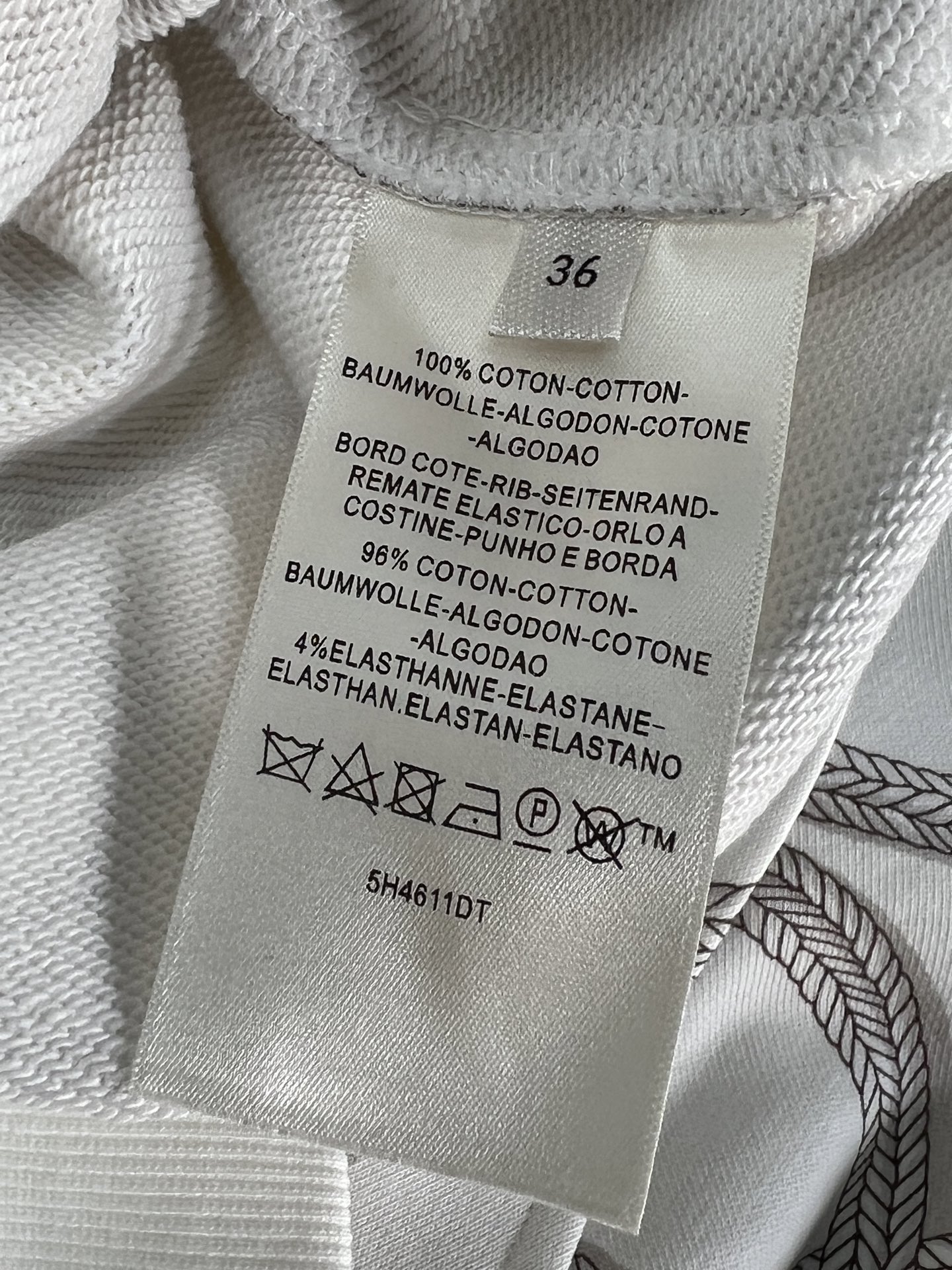 “Designer Women’s Suit with Chain Prints, Threaded Collars, and Cozy Cotton Mix – Custom Development Available” - 图片 9