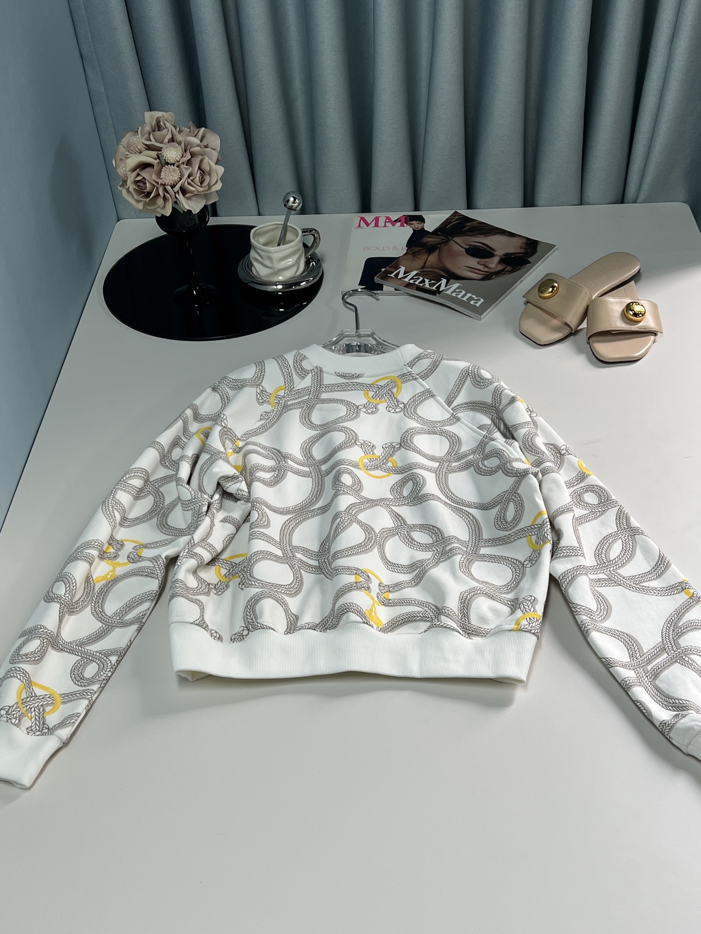 “Designer Women’s Suit with Chain Prints, Threaded Collars, and Cozy Cotton Mix – Custom Development Available” - 图片 8