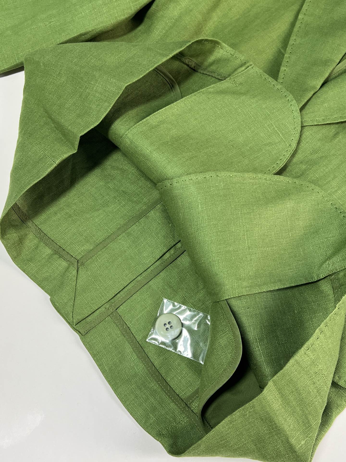 Stylish Linen Suit with Kashmir Green Accents and Pent-and-Coated Design - 图片 7