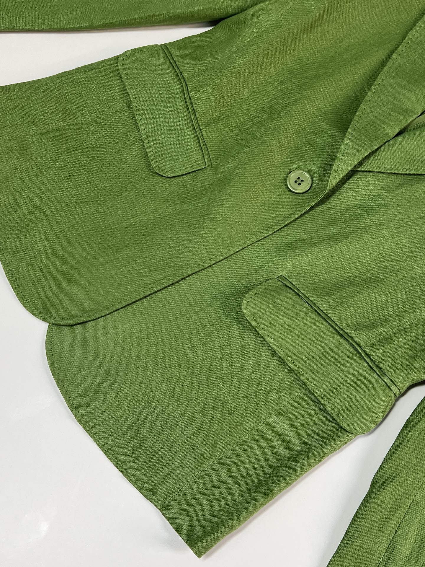 Stylish Linen Suit with Kashmir Green Accents and Pent-and-Coated Design - 图片 3