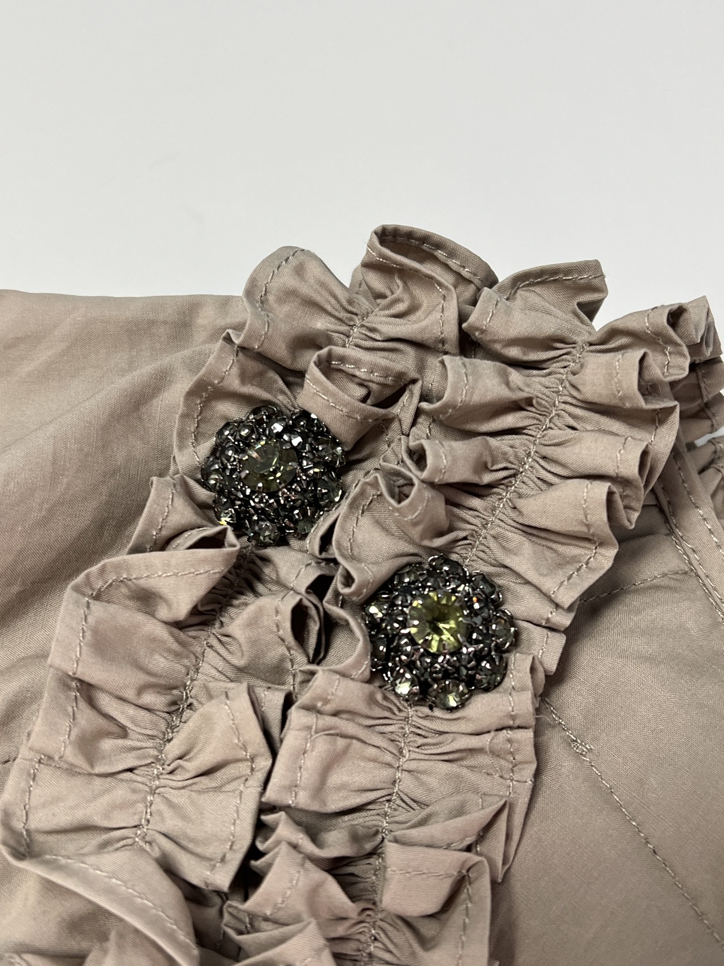 High-Sense YB Design: P672 Woman’s Comfy Cotton Suit with Unique Details - 图片 5
