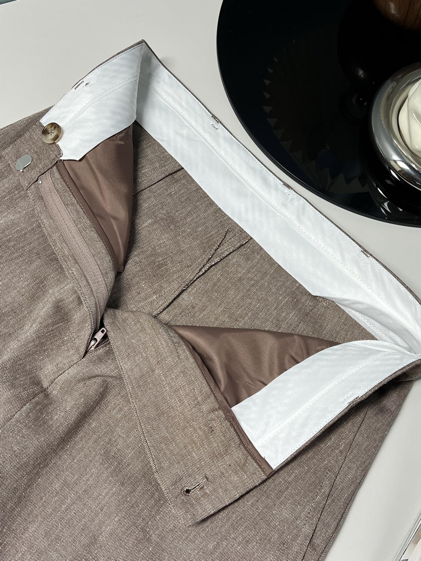 “Fresh and Stylish High-Waisted Straight-Leg Pants for Versatile Occasions in Multiple Sizes” - 图片 6