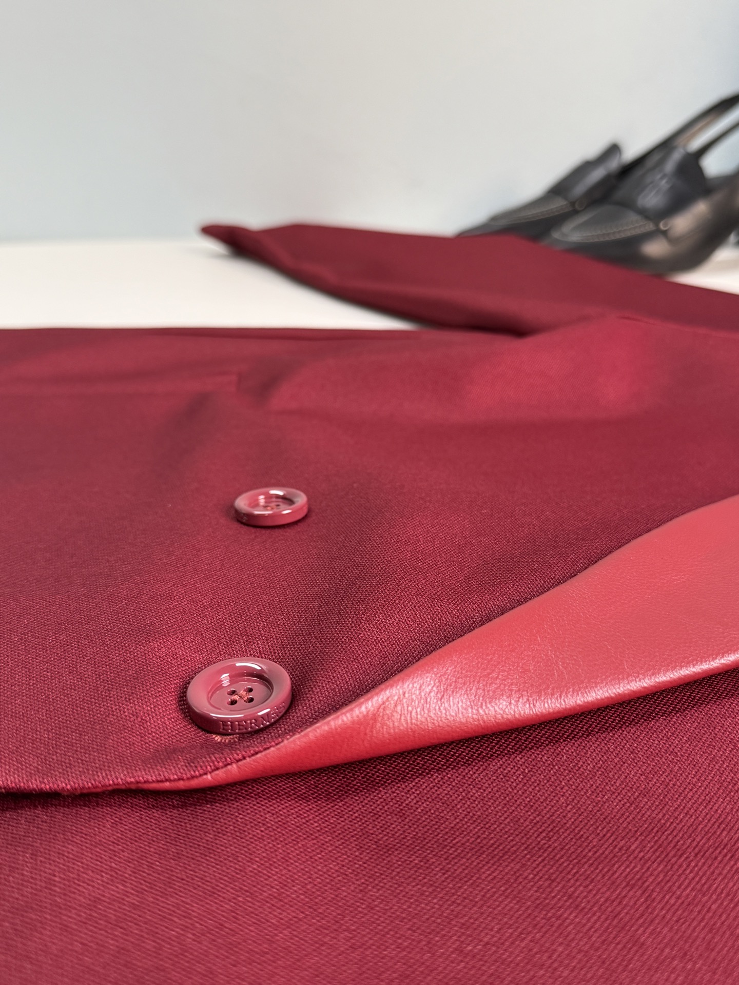 Luxurious Wind-Proof Leather Jacket with Soft Skin Shield: P1284 Herm*s Collar Suit Review - 图片 5