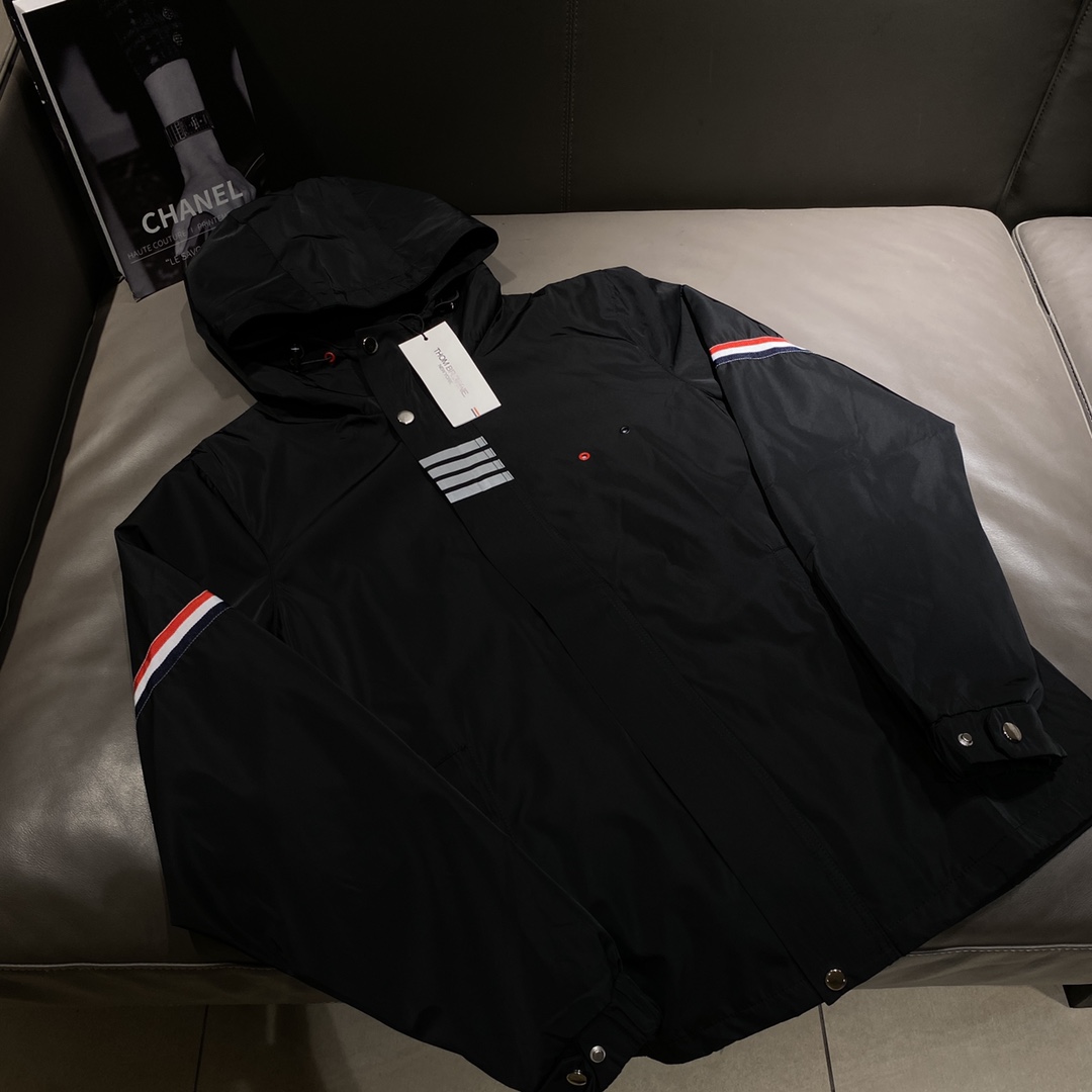 Chaqueta de plumón con capucha y mangas con cintas THOM BROWNE 3M reflectante, chaqueta tipo windbreaker para hombre y …