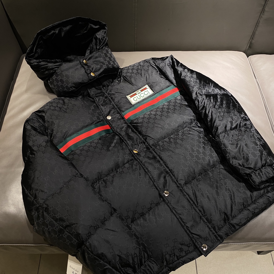 Gucci chaqueta acolchada de plumón con estampado GG y bordado jacquard, relleno de plumón de ganso blanco 90%, muy grue…