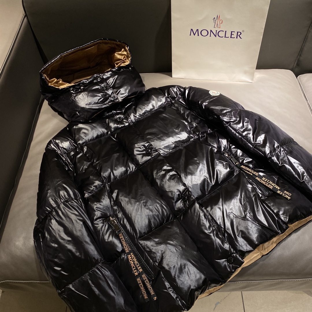 Moncler/Parana chaqueta de plumón tipo pan corto, misma que usa Song Qian. La chaqueta de plumón Parana se destaca por …
