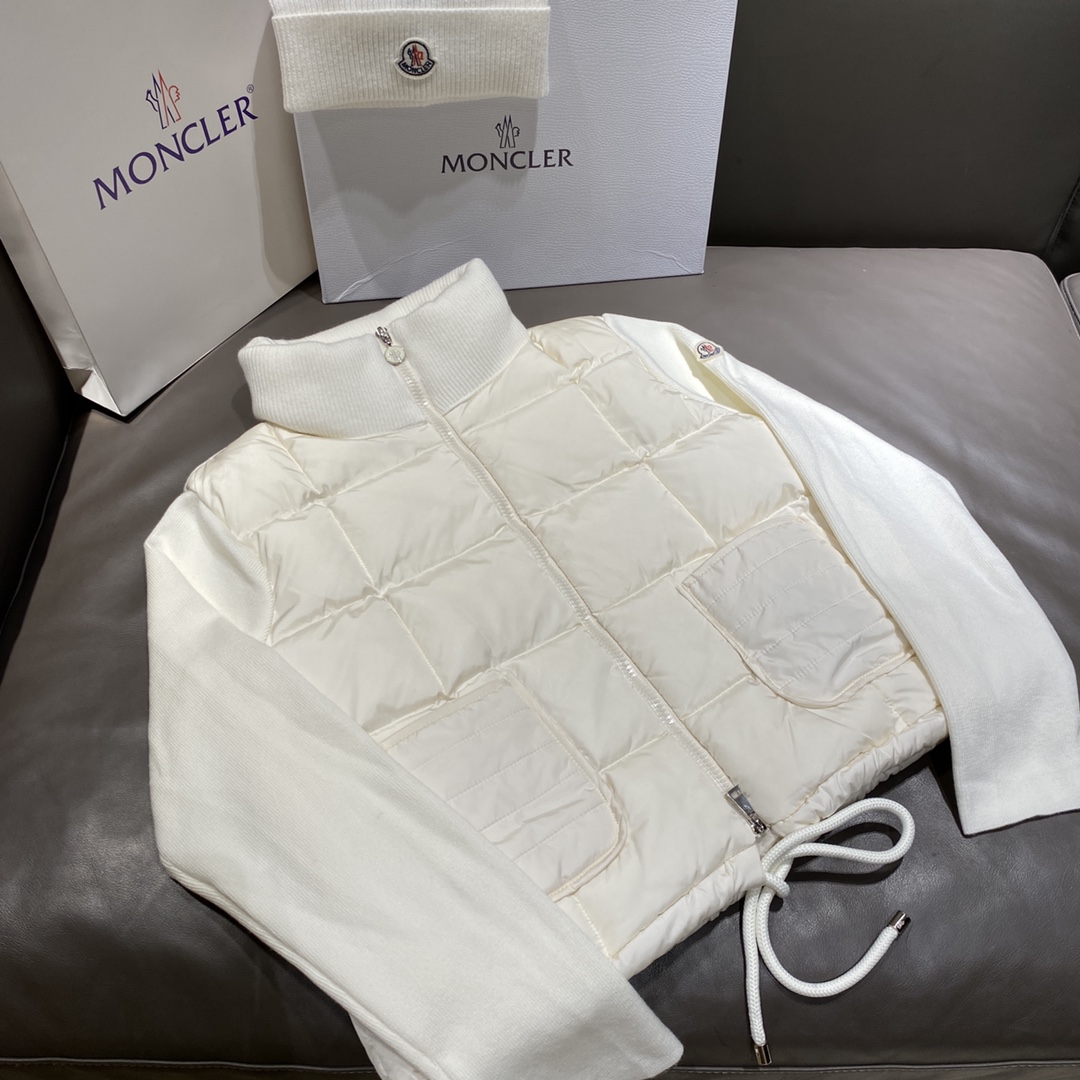 Nuevo plumón⬆️Cárdigan de lana con forro y cremallera para mujer de Moncler. Este cárdigan está hecho de lana, con rell…