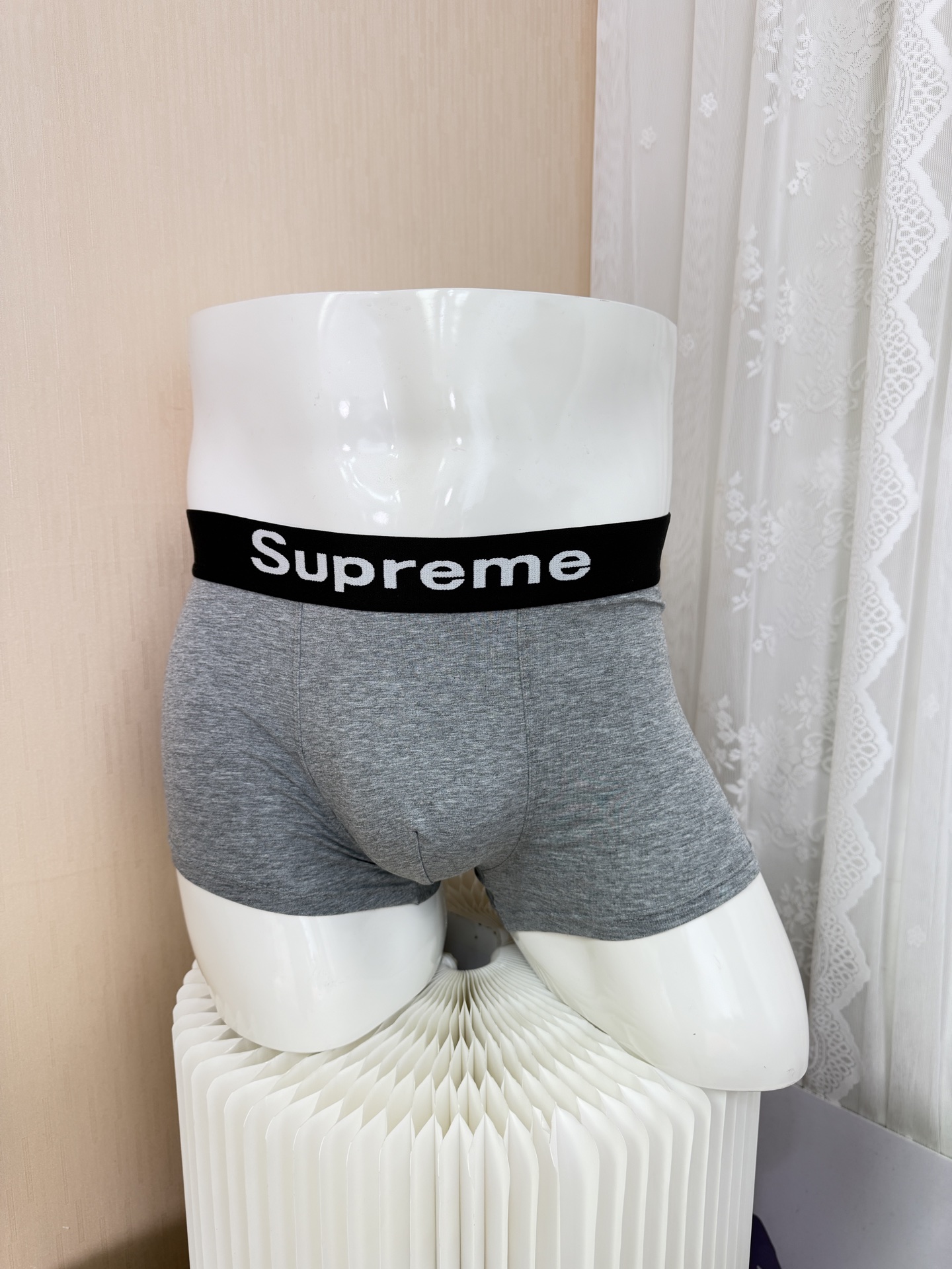 - 【独家高定大盒•大方奢华】SuPreme一盒3条装🤞🏾这款内裤品相、包装都特别完美~对于SuP迷来说