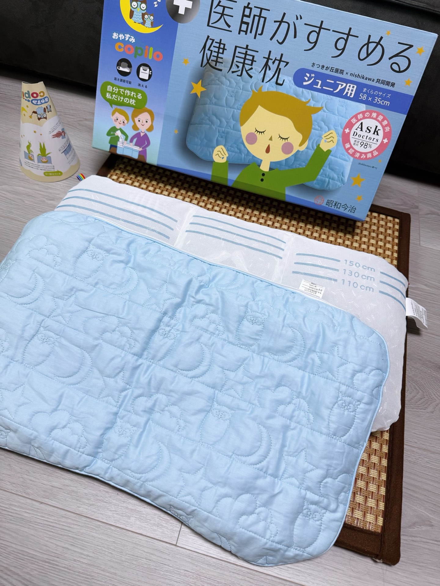 NO:850167,The pillowcase comes with a cute embroidered pattern of stars, moons and owls, fresh light blue/light pink color, and soft touch, making children fall in love with sleeping. The three points of the shoulder, neck, and back of the head are balanced to disperse the pressure on the head, so that the child's cervical spine always maintains a natural neutral position when sleeping, saying goodbye to the risk of sleeping with a tilted head and a stiff neck, and promoting the healthy development of the spine. Chaopin Department Store19860909枕套自带可爱的星月猫头鹰刺绣图案,清新的浅蓝/浅粉配色,软乎乎的触感,让孩子爱上睡觉.肩颈、后脑勺三点均衡受力,分散头部压力,让孩子睡觉时颈椎始终保持自然中立位,告别歪头睡、落枕风险,助力脊柱健康发育.,潮品百货,accessory