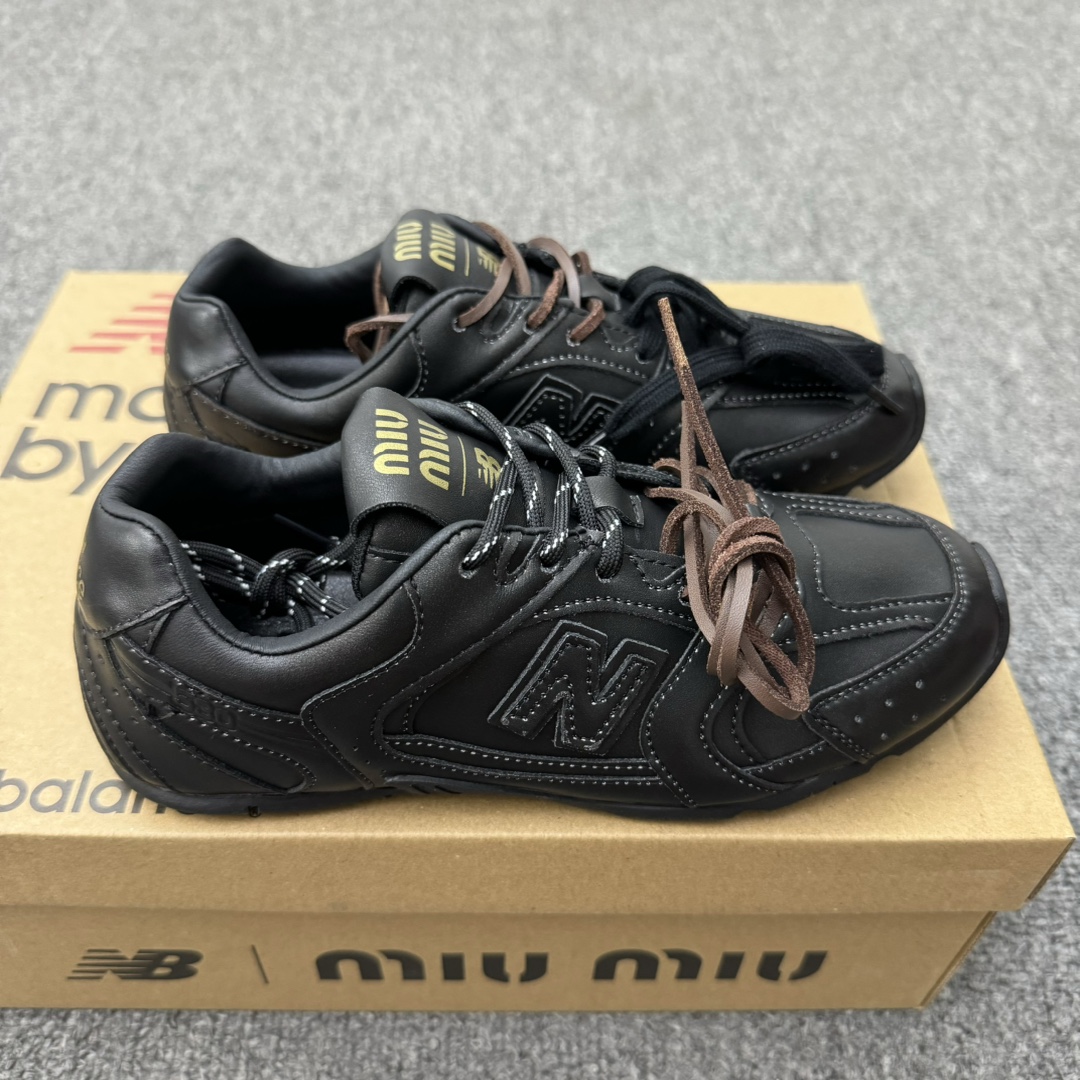 皮面 MiuMiu 繆繆 x New Balance NB530 新百倫530 黑色皮面 休閒運動鞋 貨號：5E165E_3F33_F0002 F_D005