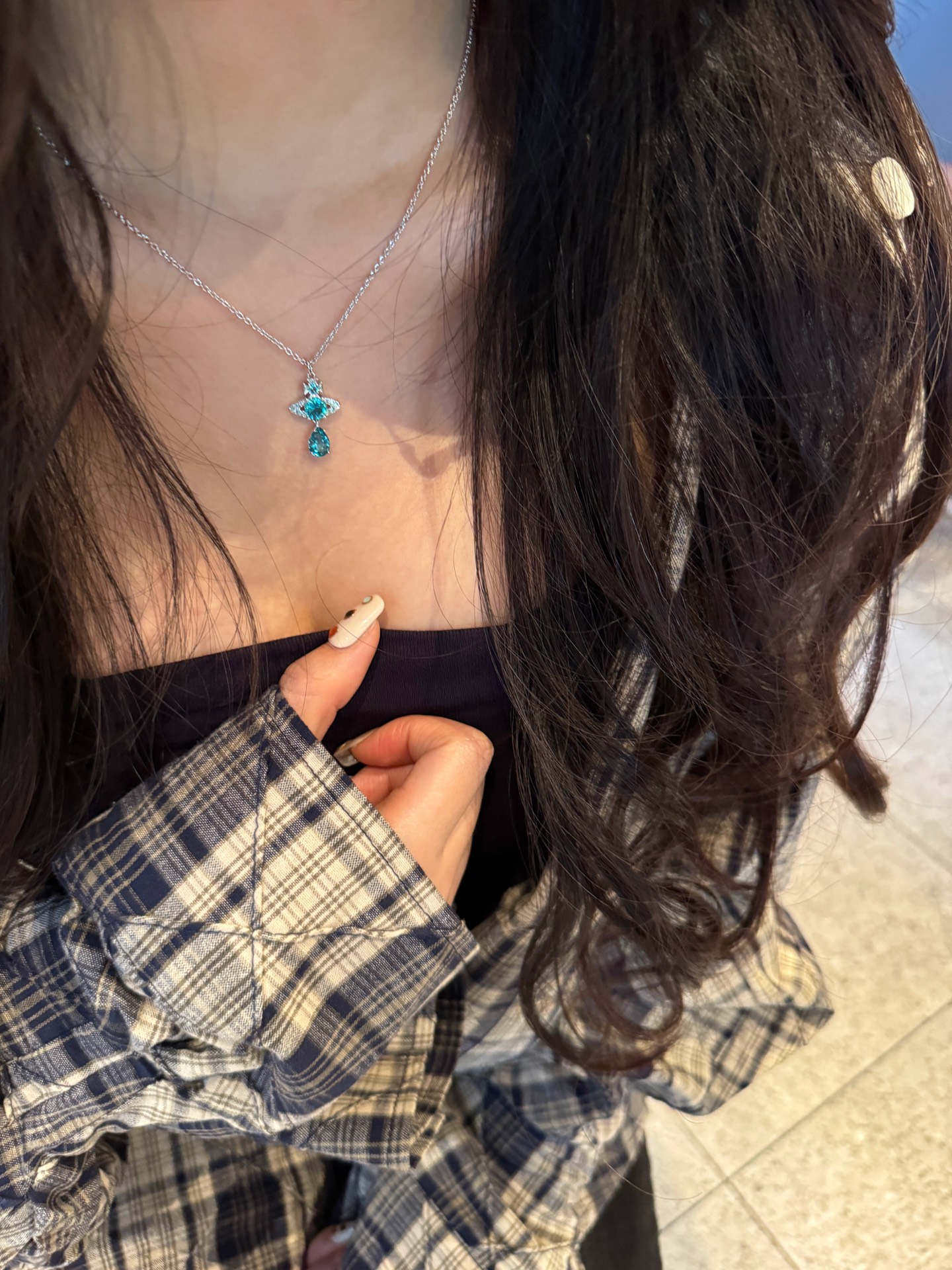 是无法替代的蓝绿色！一秒打破穿搭沉闷感
#祖母绿人鱼泪项链