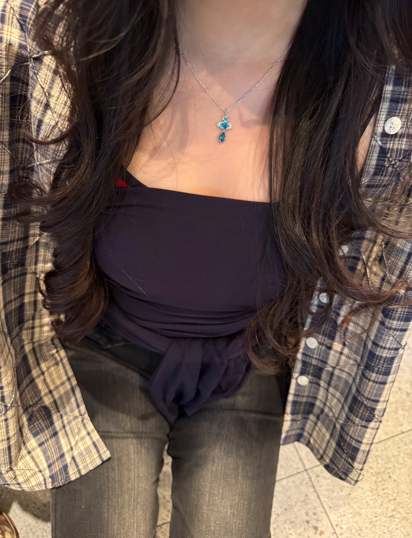 是无法替代的蓝绿色！一秒打破穿搭沉闷感
#祖母绿人鱼泪项链