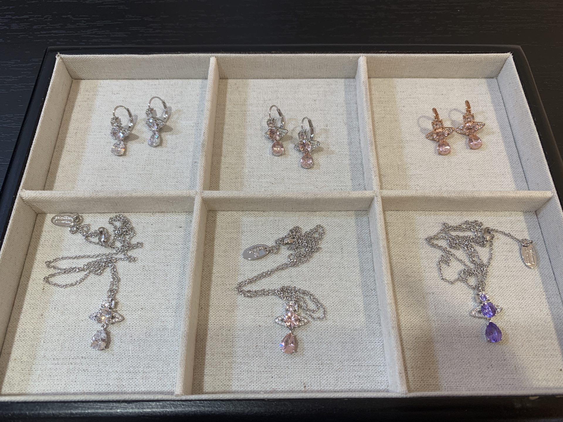 &yen; 120 Vivienne水滴钻人鱼泪现货系列🔥
全家福实拍🆙用心做好每一个细节！靠品质说话❗️