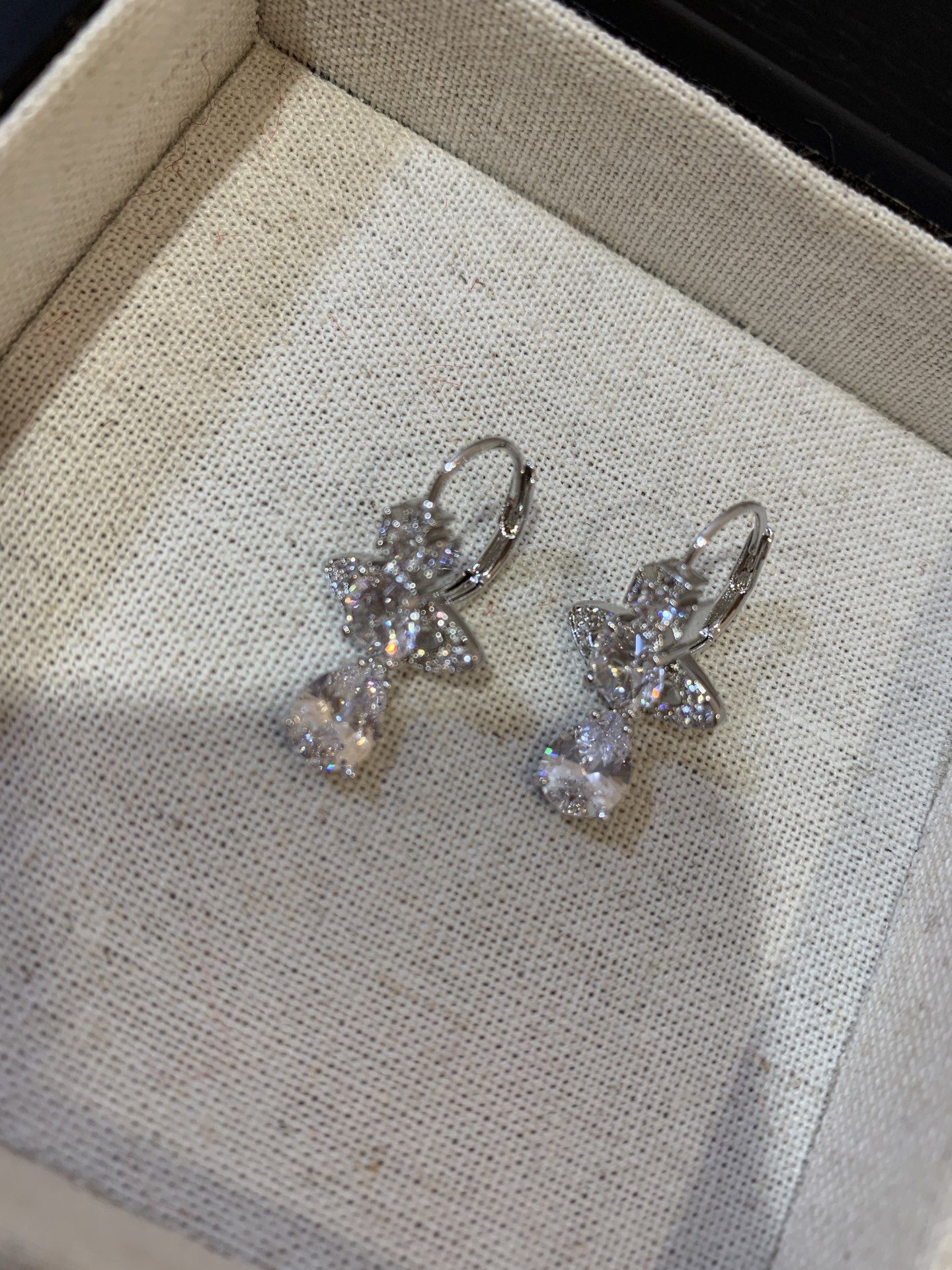 &yen; 120 Vivienne水滴钻人鱼泪现货系列🔥
全家福实拍🆙用心做好每一个细节！靠品质说话❗️